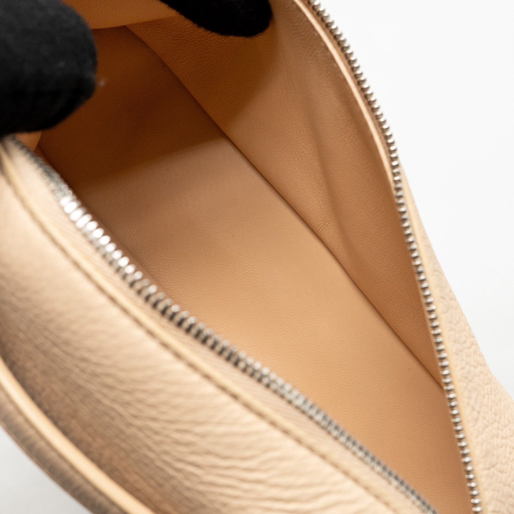 loro-piana-extra-pocket-l19-grained-calfskin-light-pink-shw