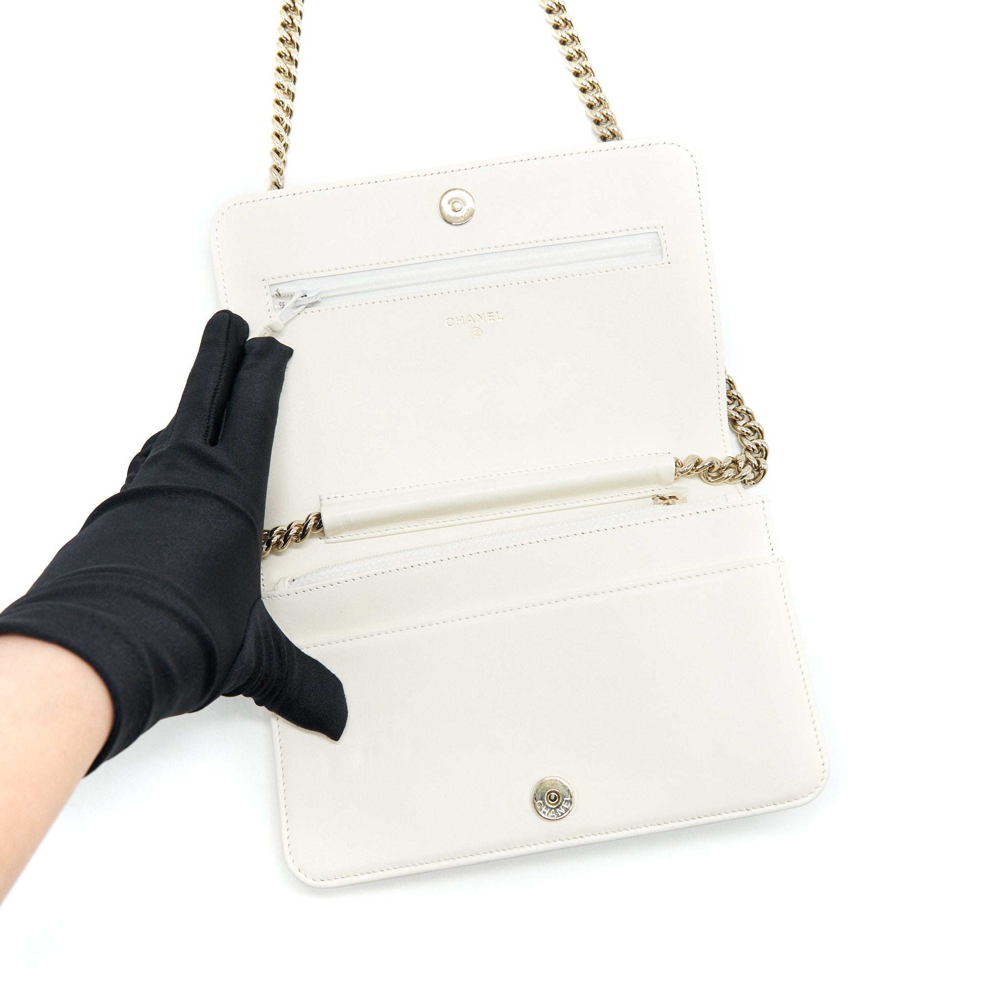 chanel-chevron-caviar-wallet-on-chain-ivory-lghw