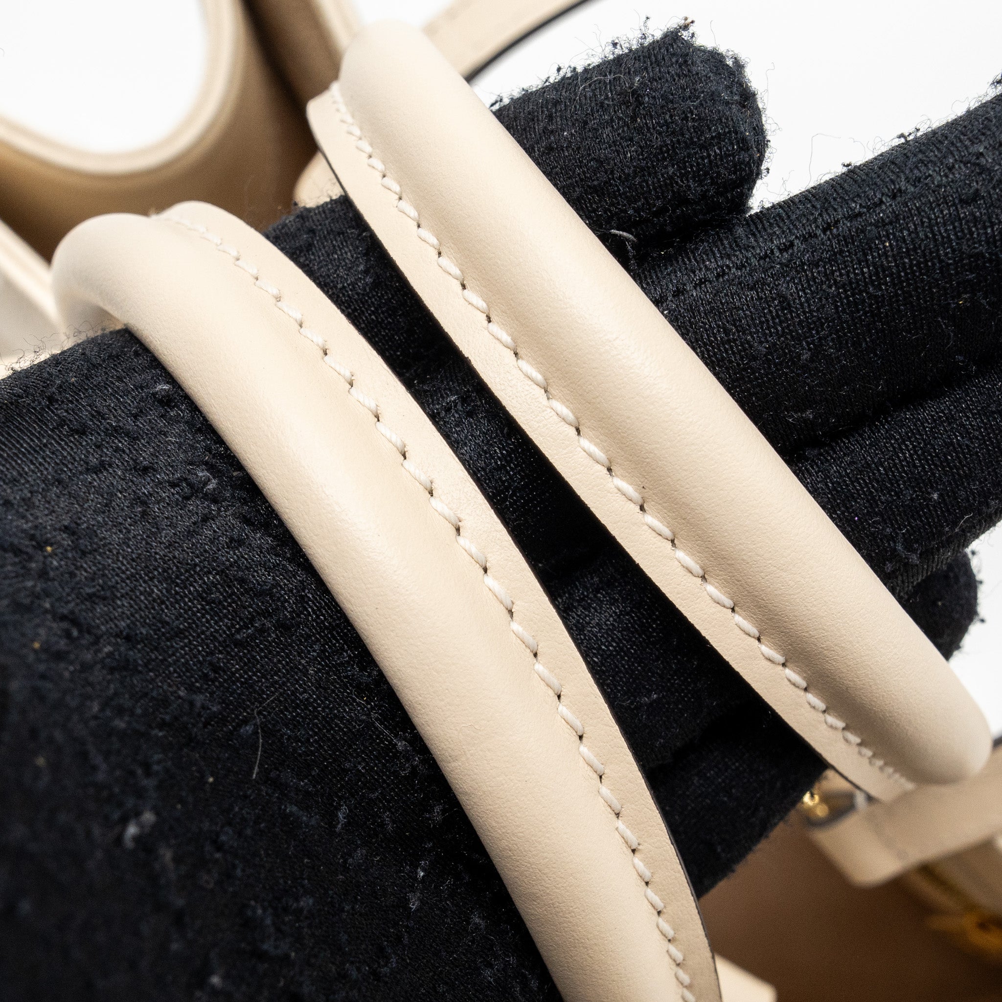 louis-vuitton-onthego-mm-empreinte-leather-white-ghw-new-version