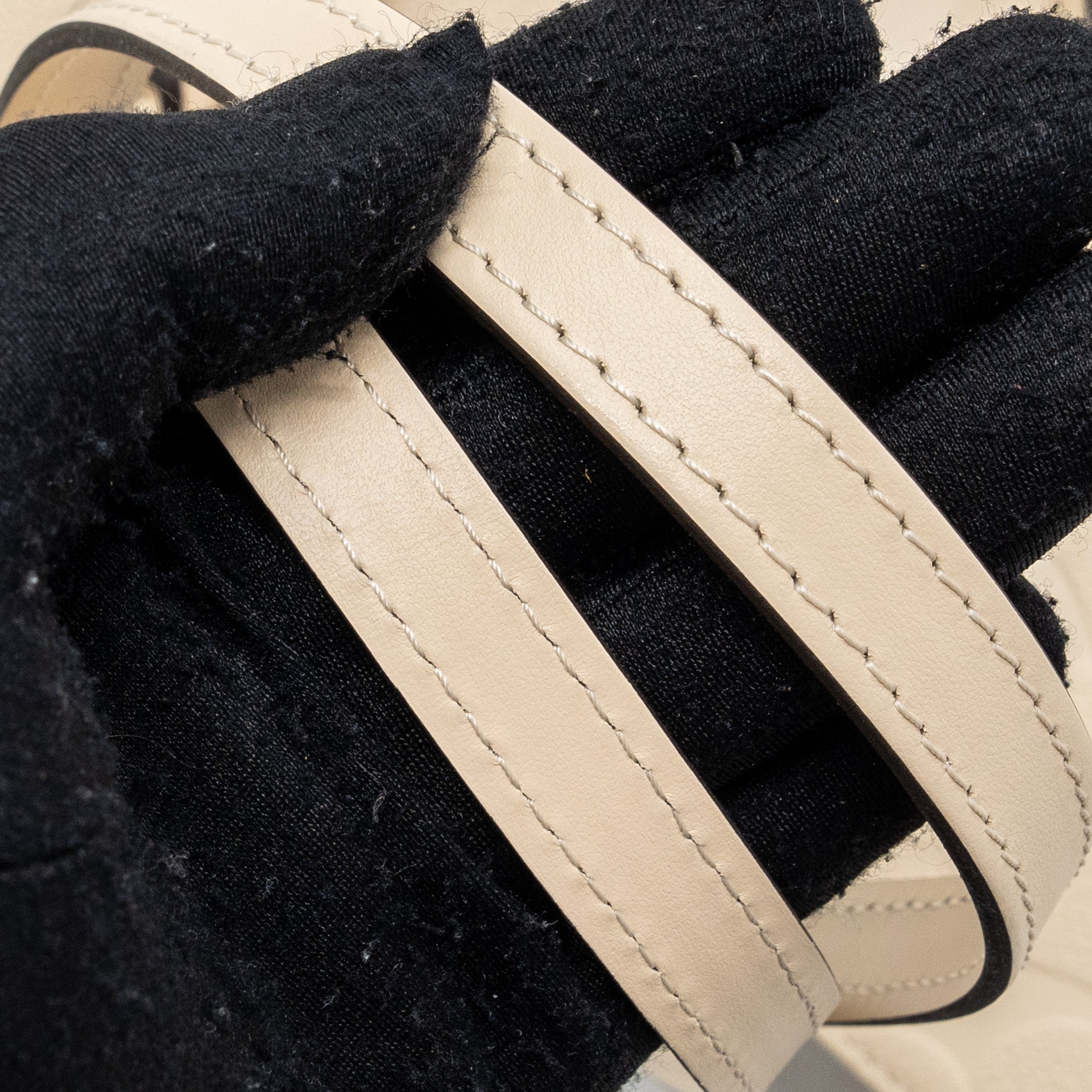 louis-vuitton-onthego-mm-empreinte-leather-white-ghw-new-version