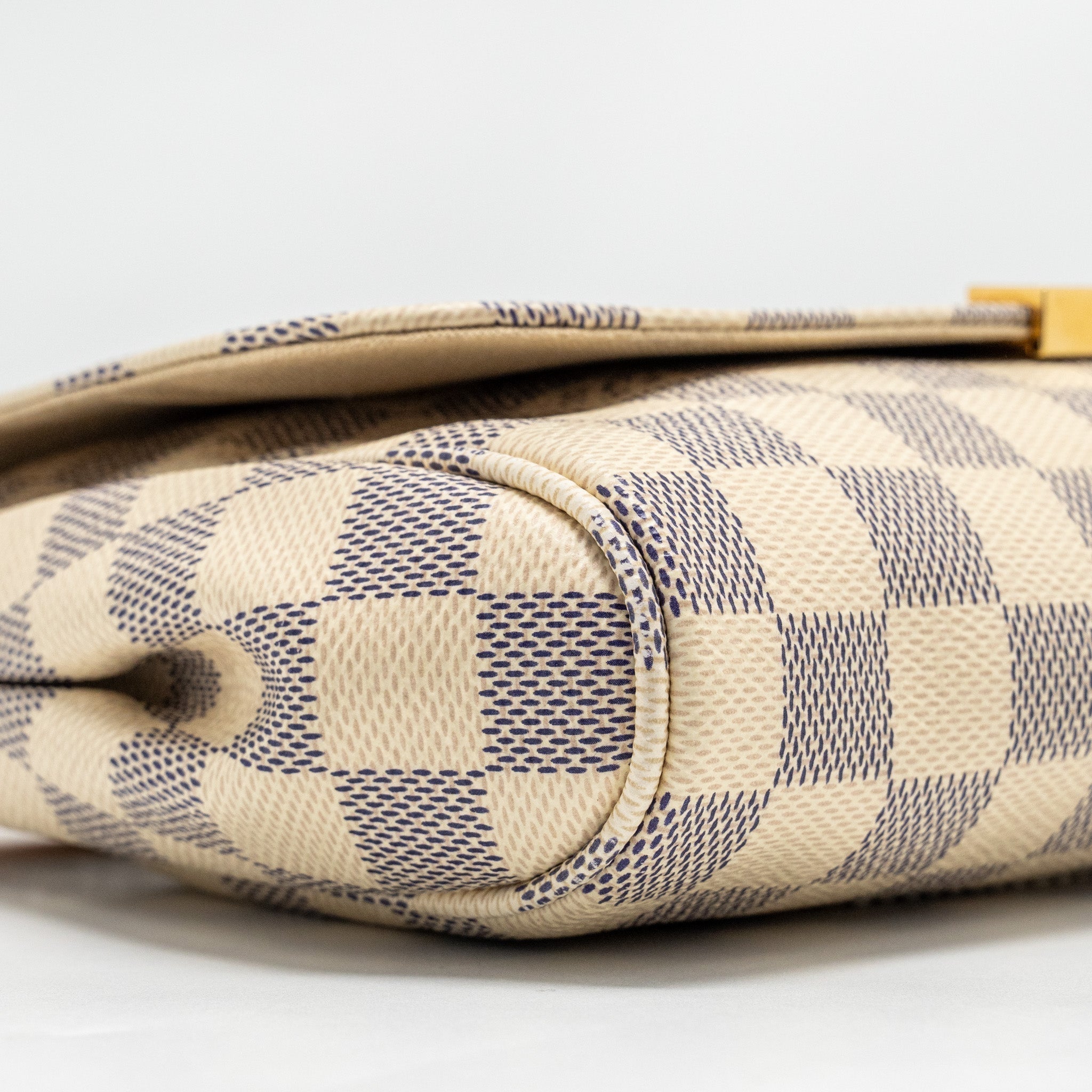 louis-vuitton-favorite-mm-damier-azur-canvas-ghw