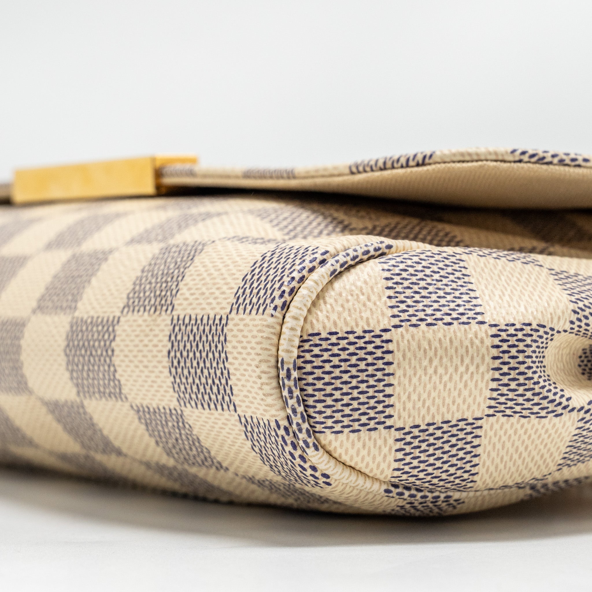 louis-vuitton-favorite-mm-damier-azur-canvas-ghw