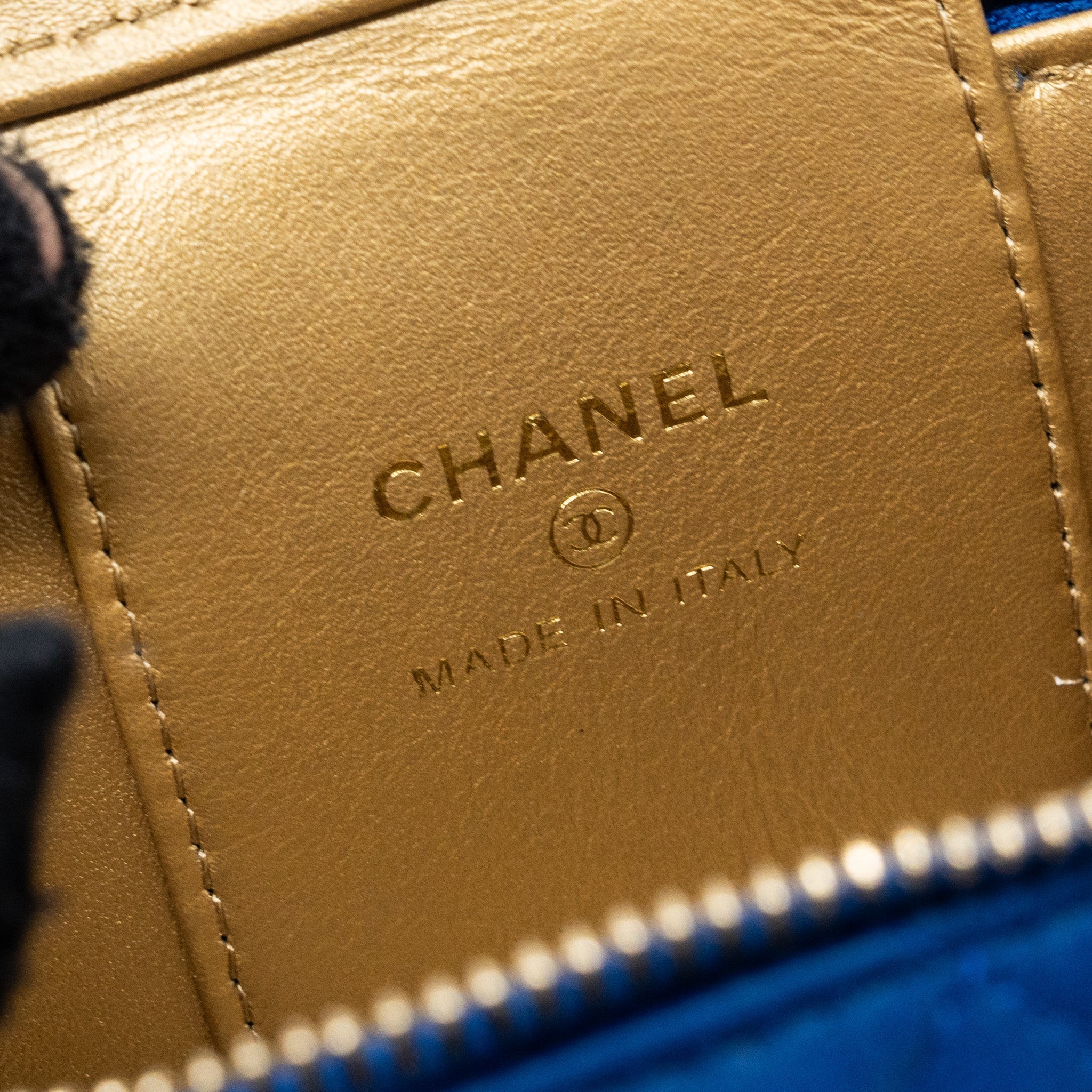 chanel-pearl-crush-mini-vanity-lambskin-blue-ghwmicrochip