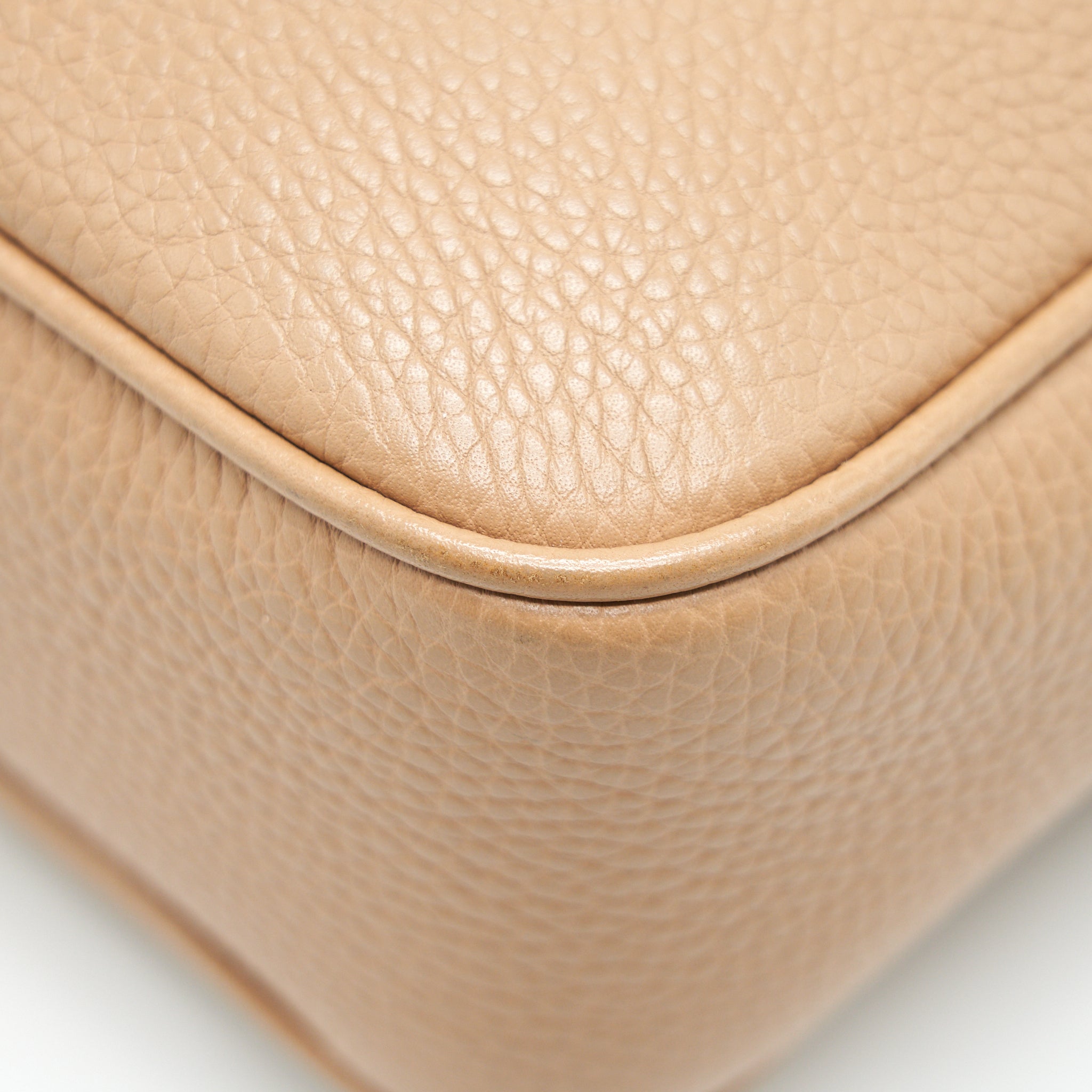 gucci-soho-camera-bag-beige-1