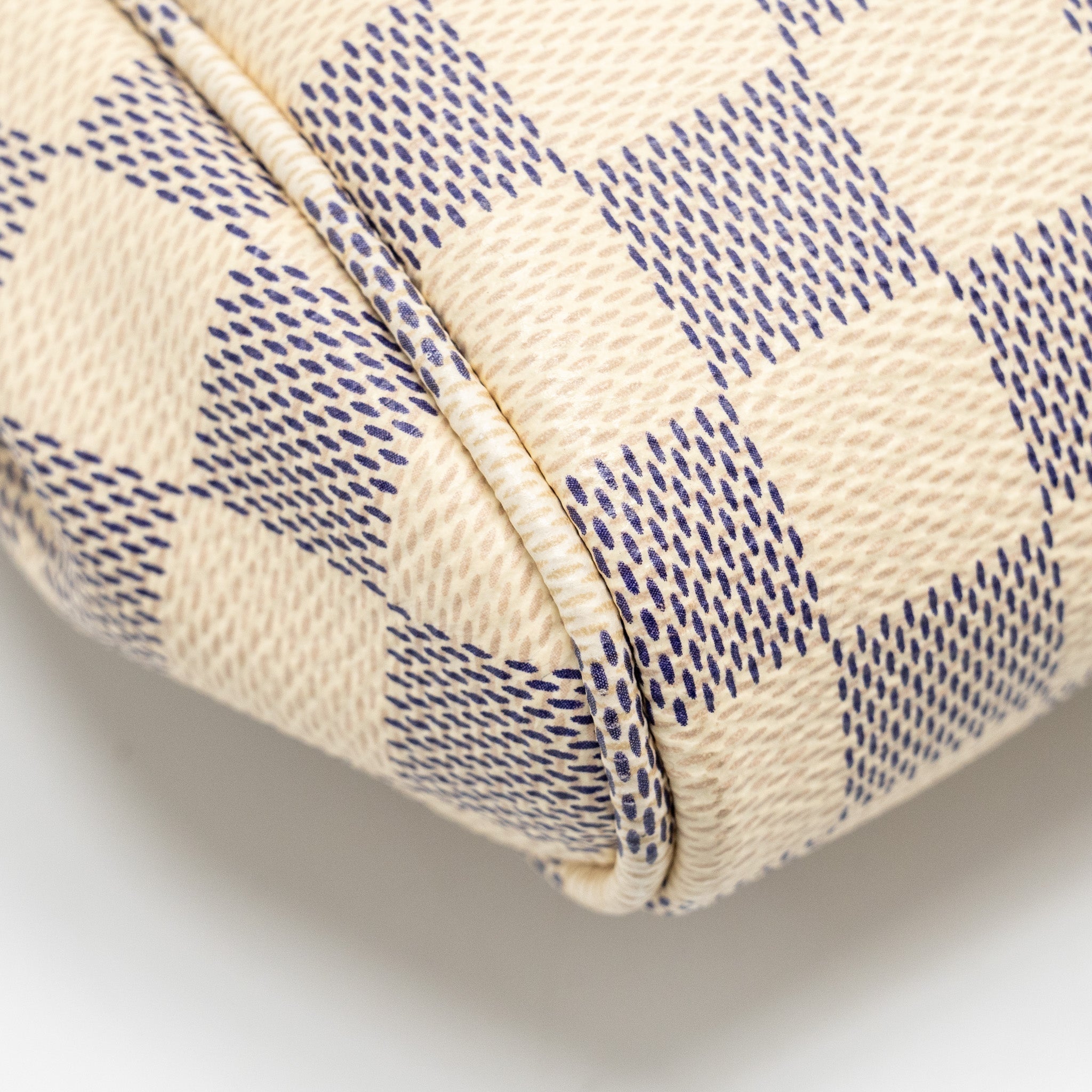 louis-vuitton-favorite-mm-damier-azur-canvas-ghw