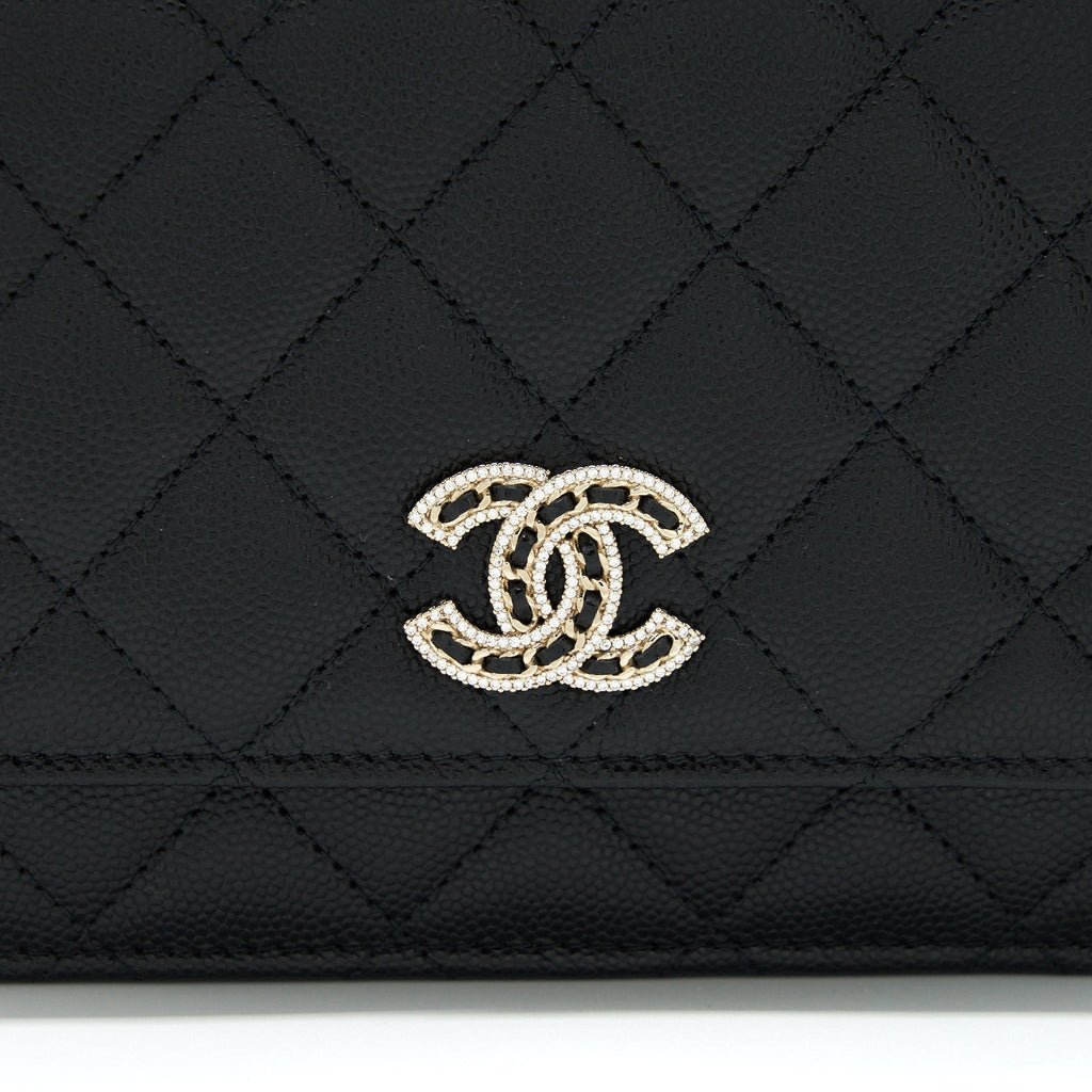 chanel-22s-detailed-logo-wallet-on-chain-caviar-black-lghw