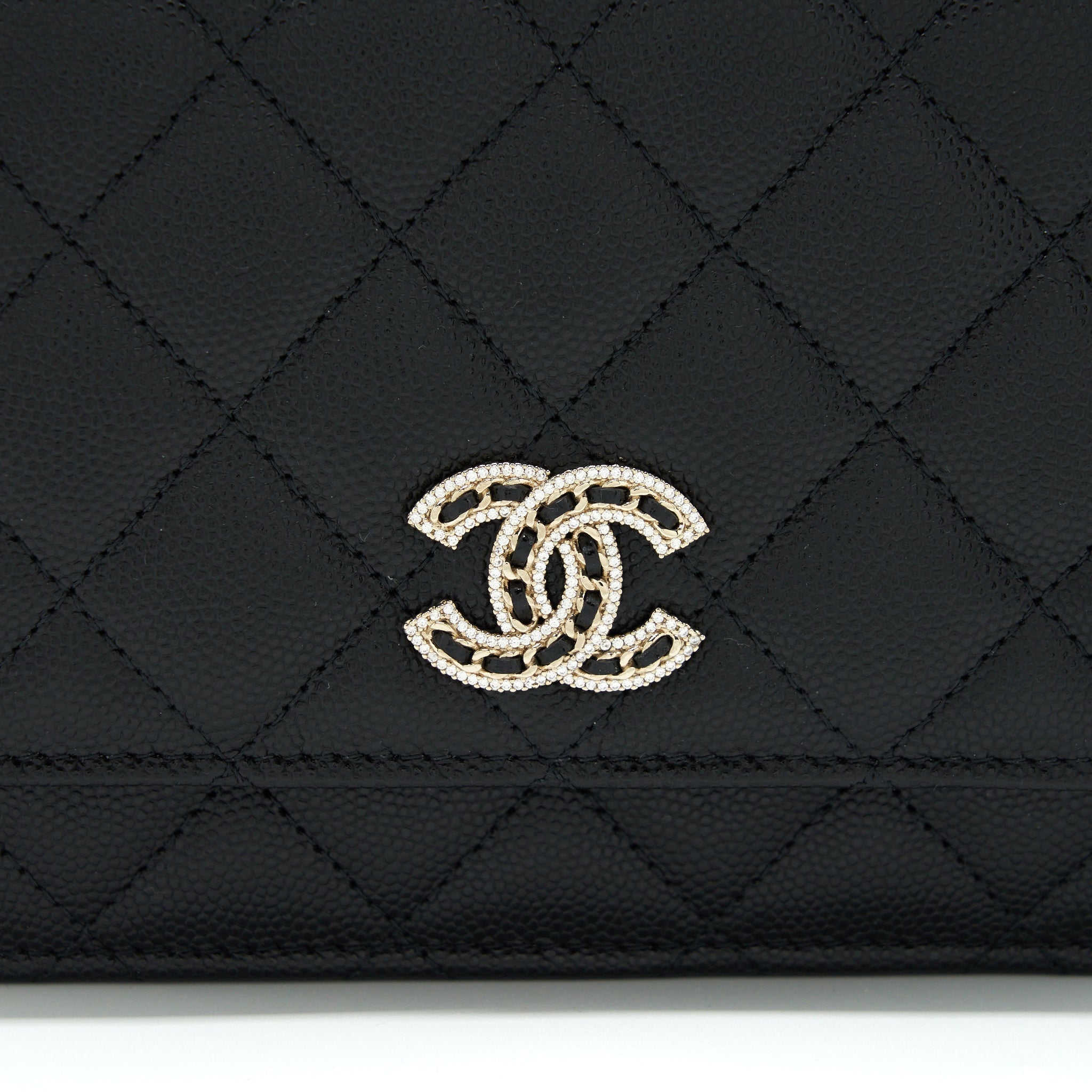 chanel-22s-detailed-logo-wallet-on-chain-caviar-black-lghw