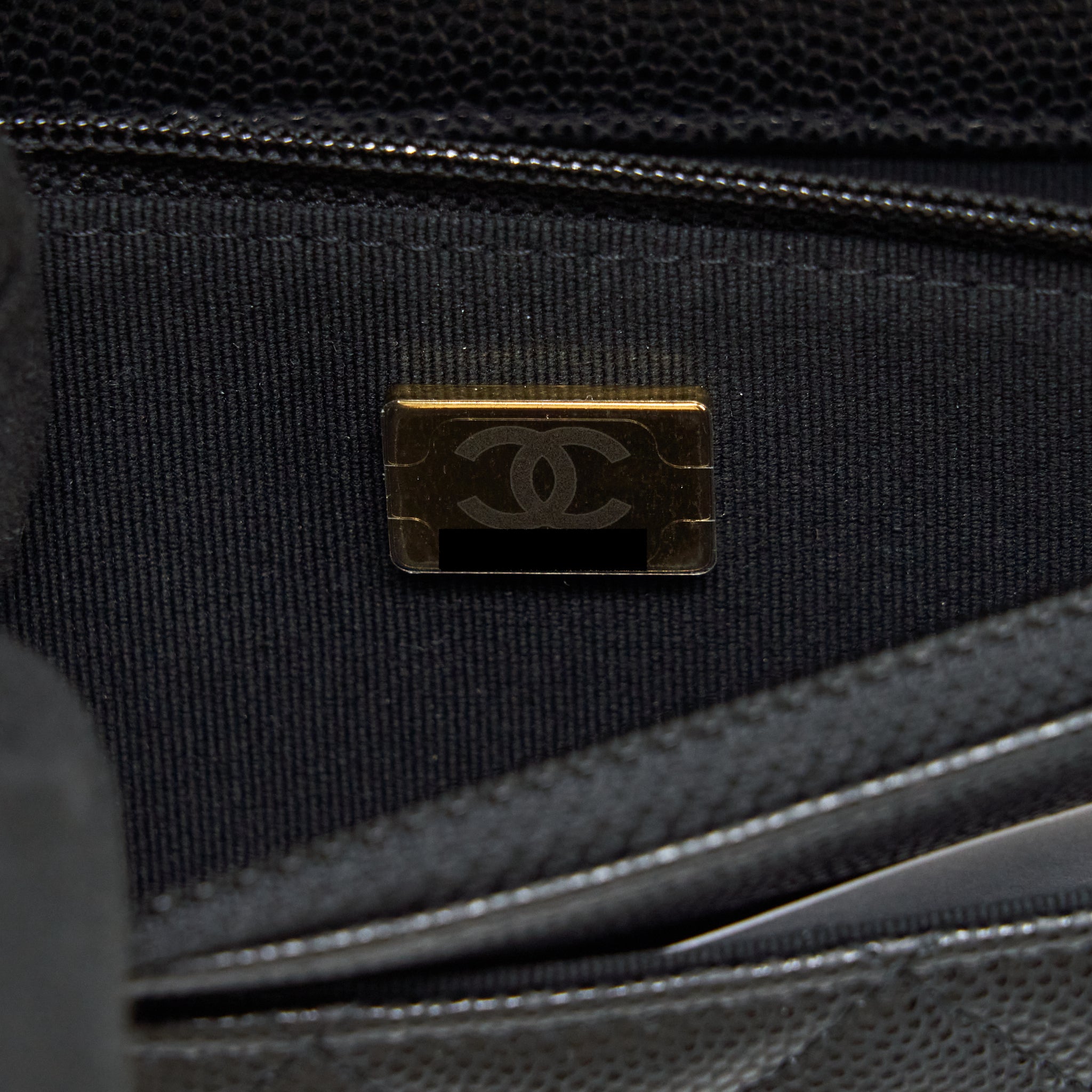 chanel-22s-detailed-logo-wallet-on-chain-caviar-black-lghw