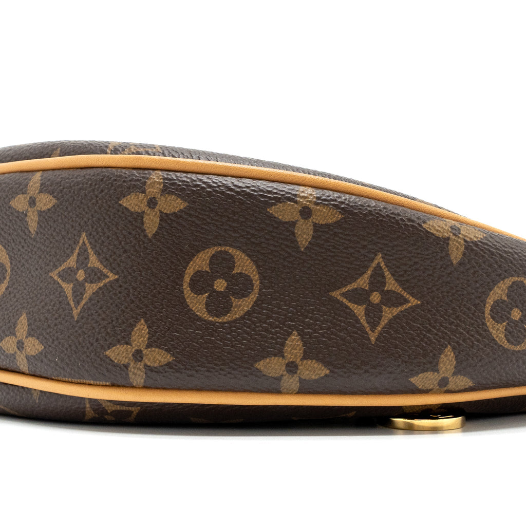 louis-vuitton-loop-bag-monogram-canvas-ghwmicrochip