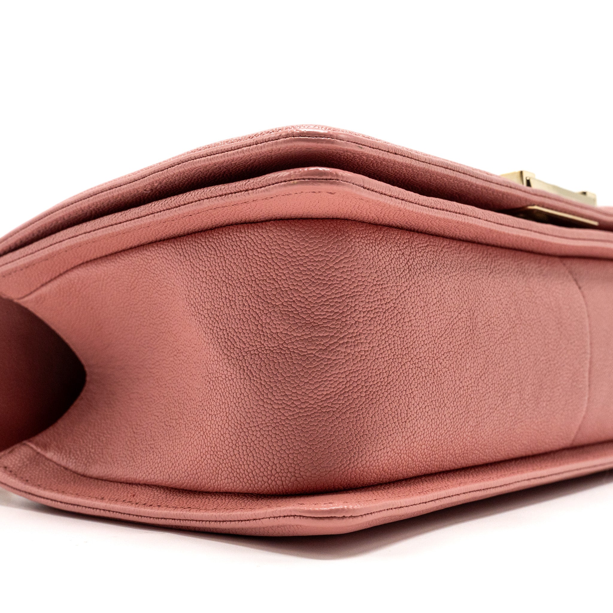 chanel-medium-boy-bag-caviar-pink-lghw