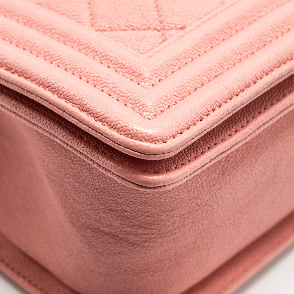 chanel-medium-boy-bag-caviar-pink-lghw