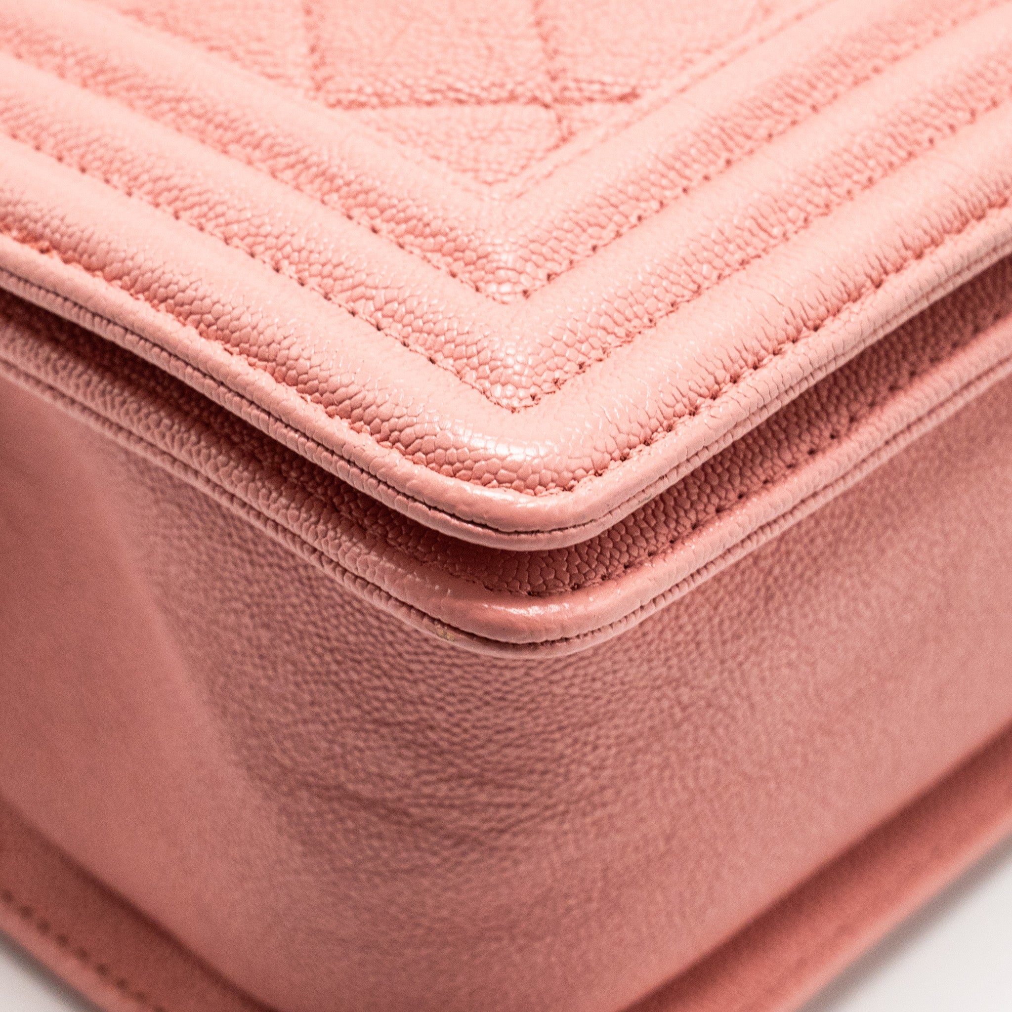chanel-medium-boy-bag-caviar-pink-lghw