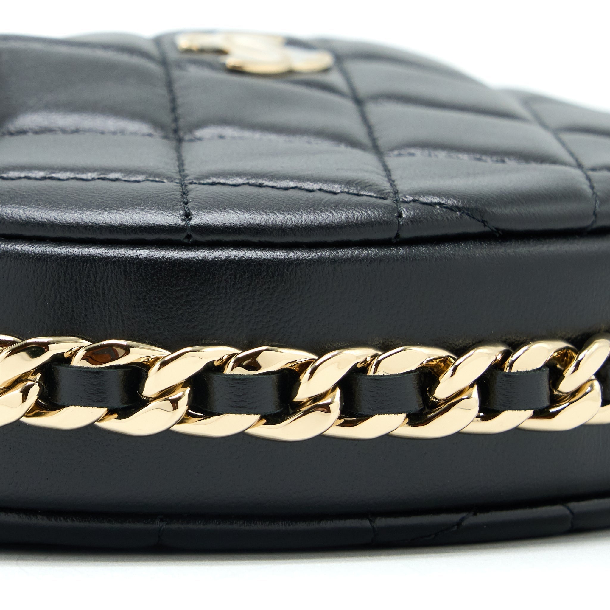 chanel-23c-round-clutch-lambskin-black-lghw-microchip
