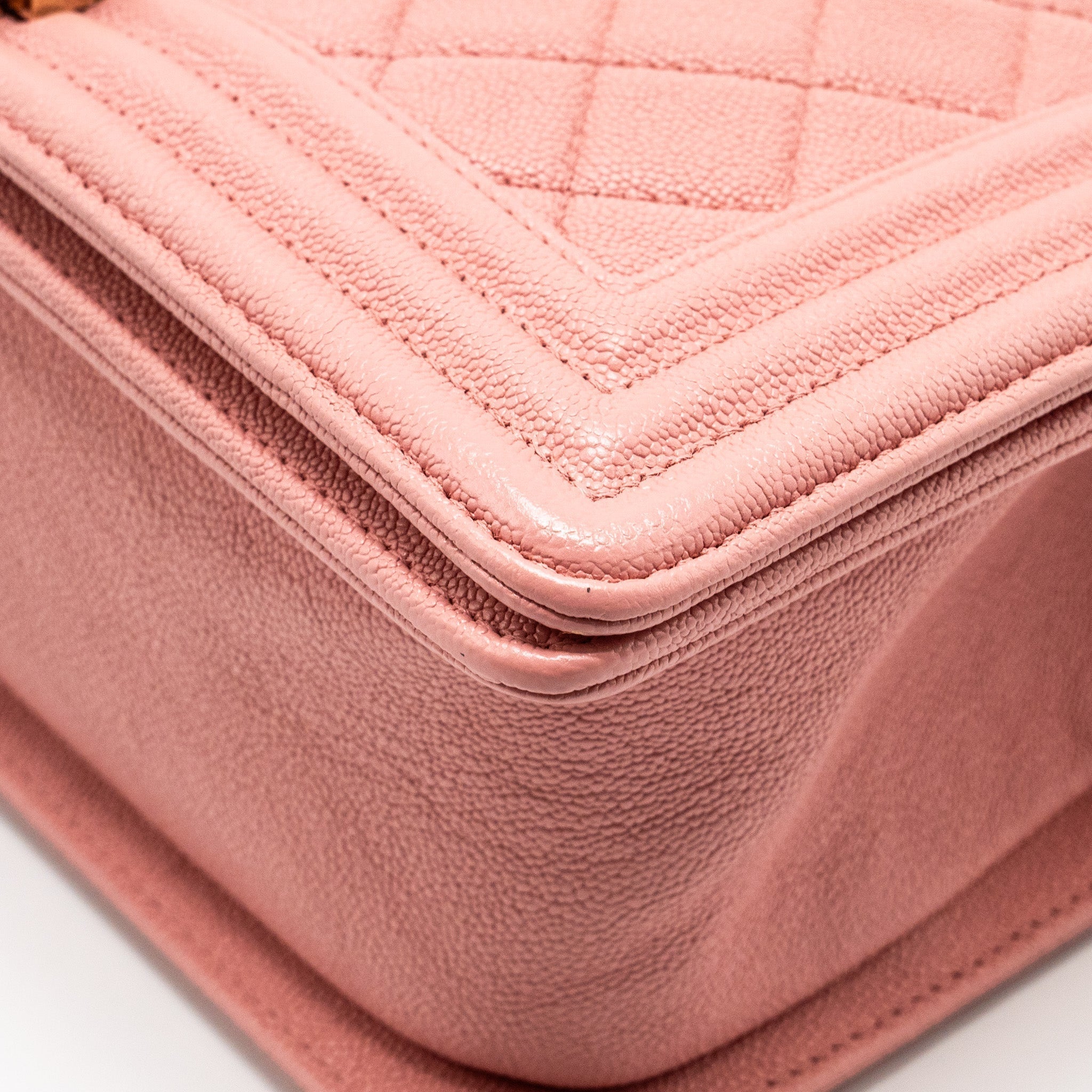 chanel-medium-boy-bag-caviar-pink-lghw