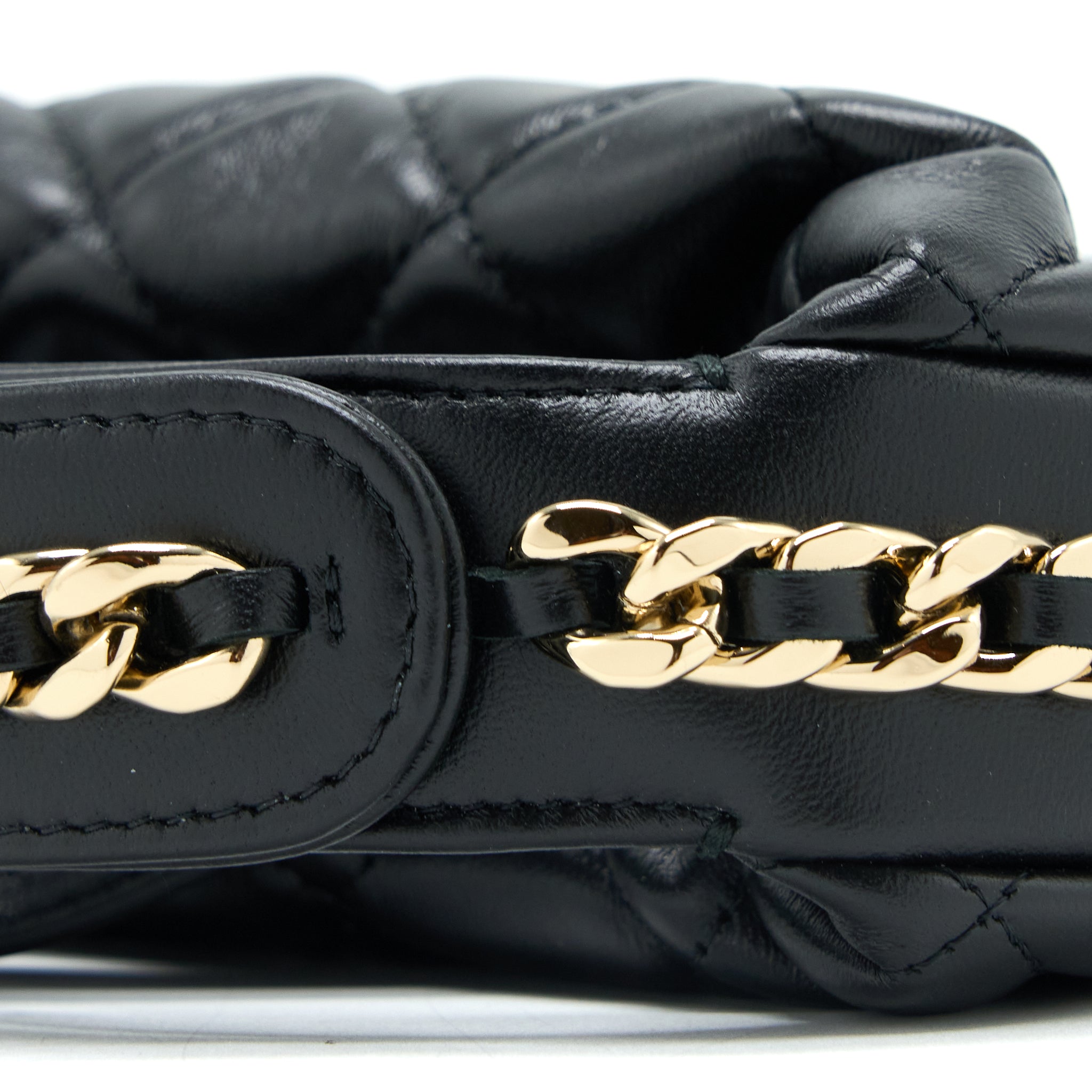 chanel-23c-round-clutch-lambskin-black-lghw-microchip