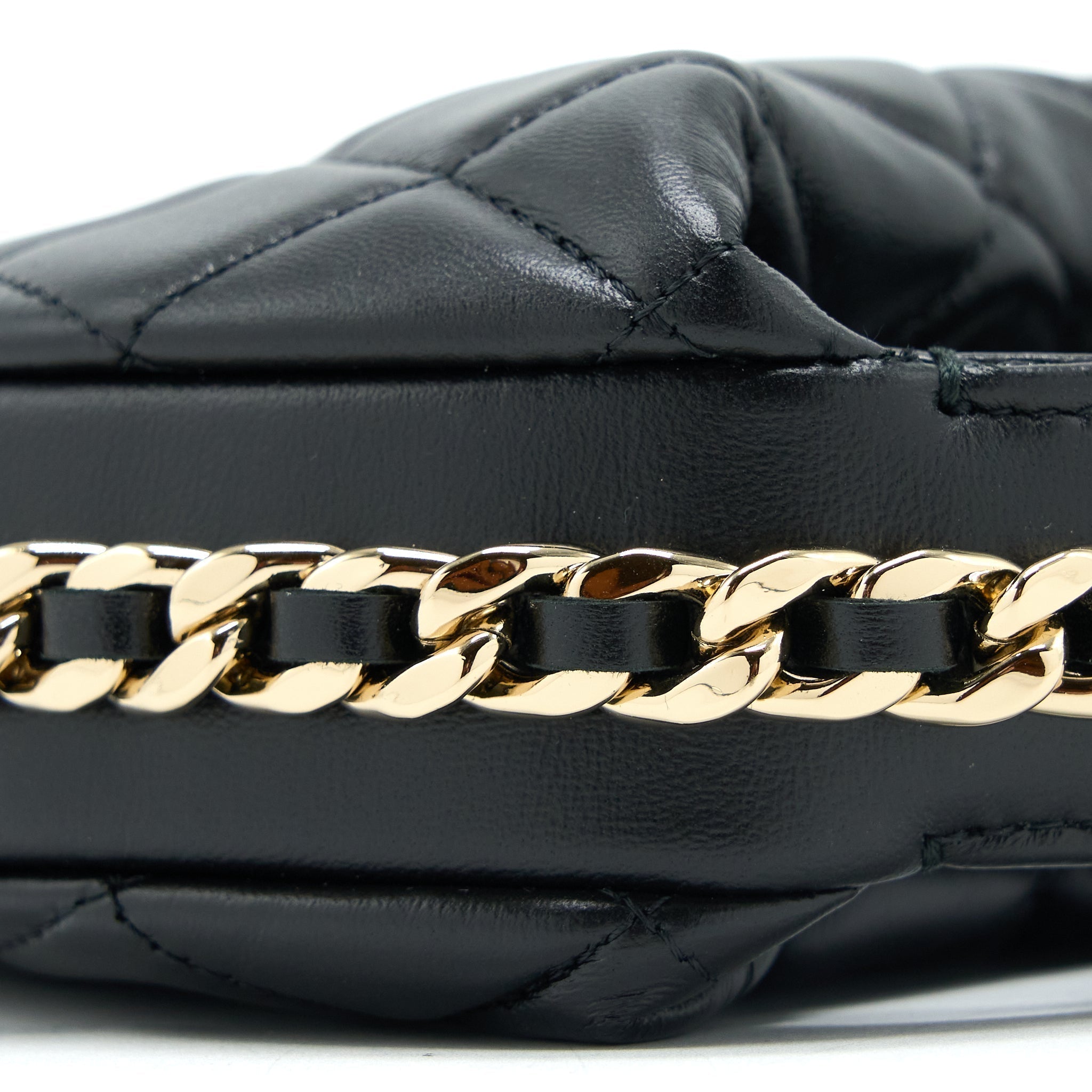 chanel-23c-round-clutch-lambskin-black-lghw-microchip