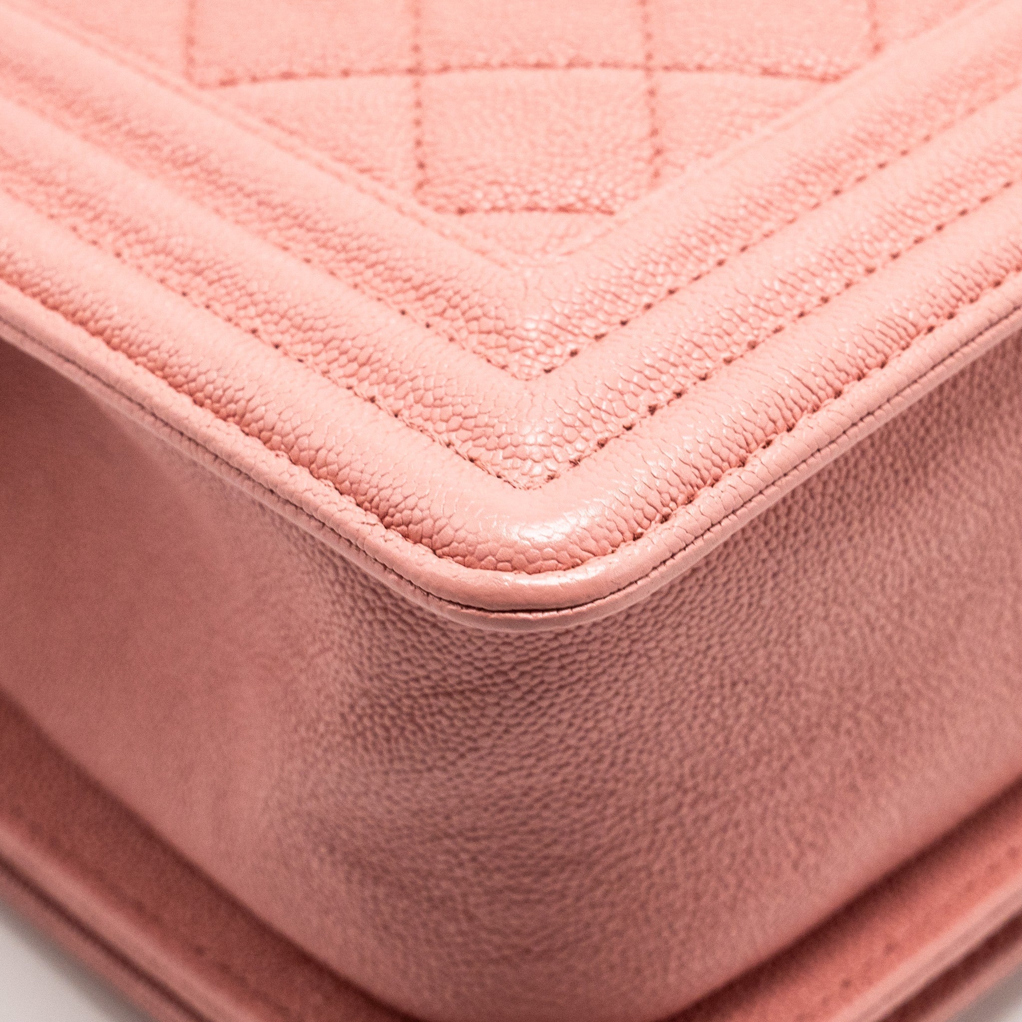 chanel-medium-boy-bag-caviar-pink-lghw