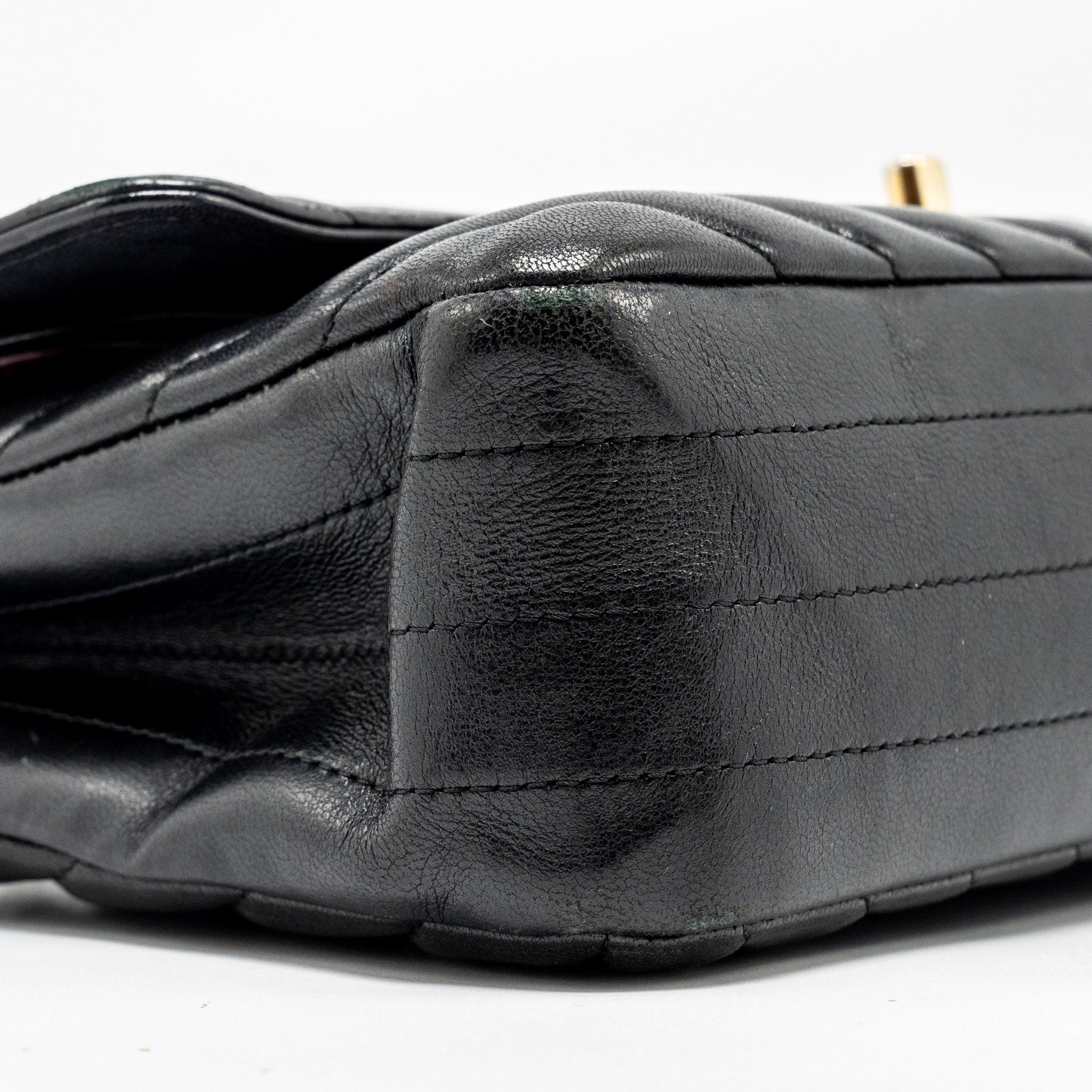chanel-medium-classic-double-flap-bag-chevron-lambskin-black-lghw-copy-1