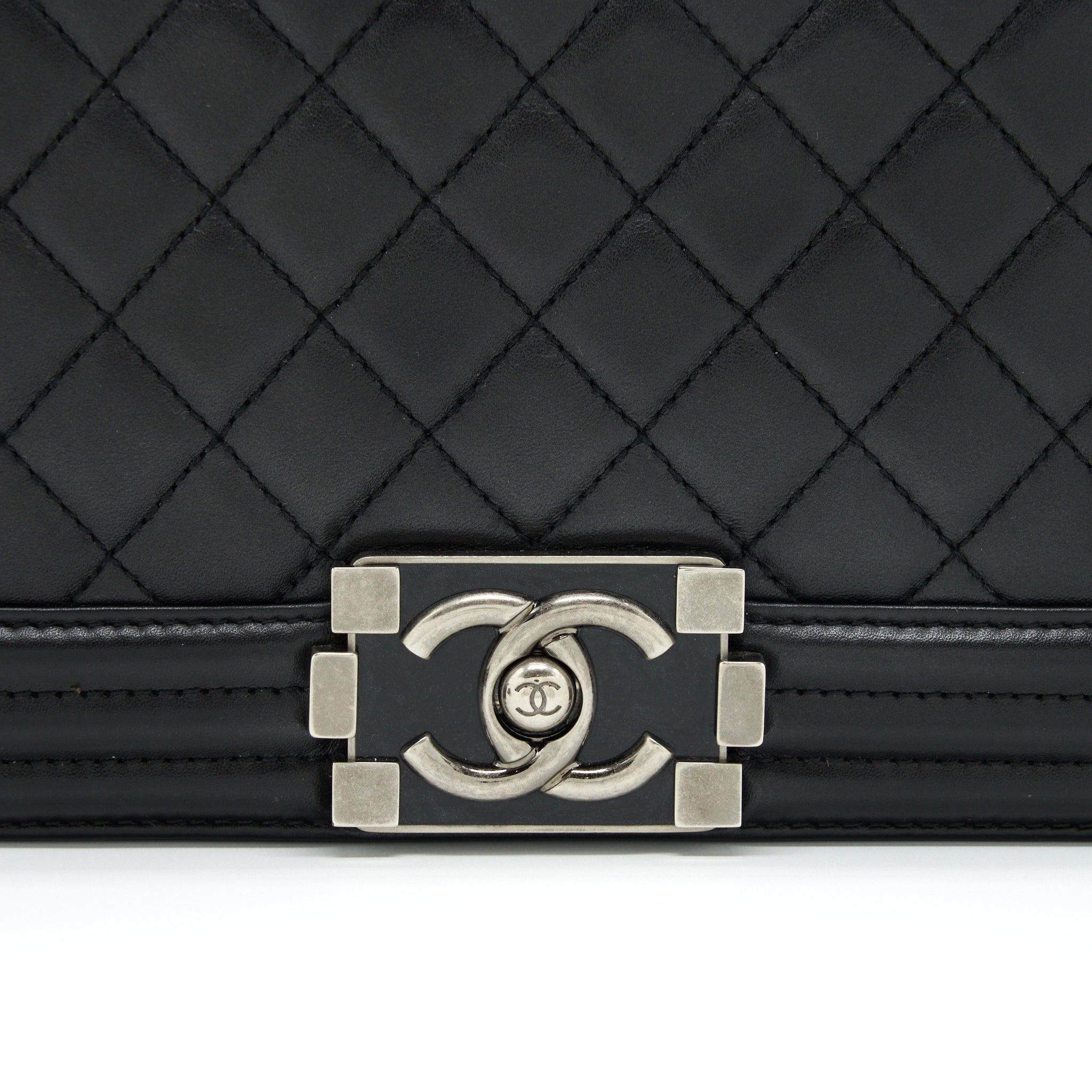 chanel-medium-boy-bag-calfskin-black-ruthenium-black-hardware
