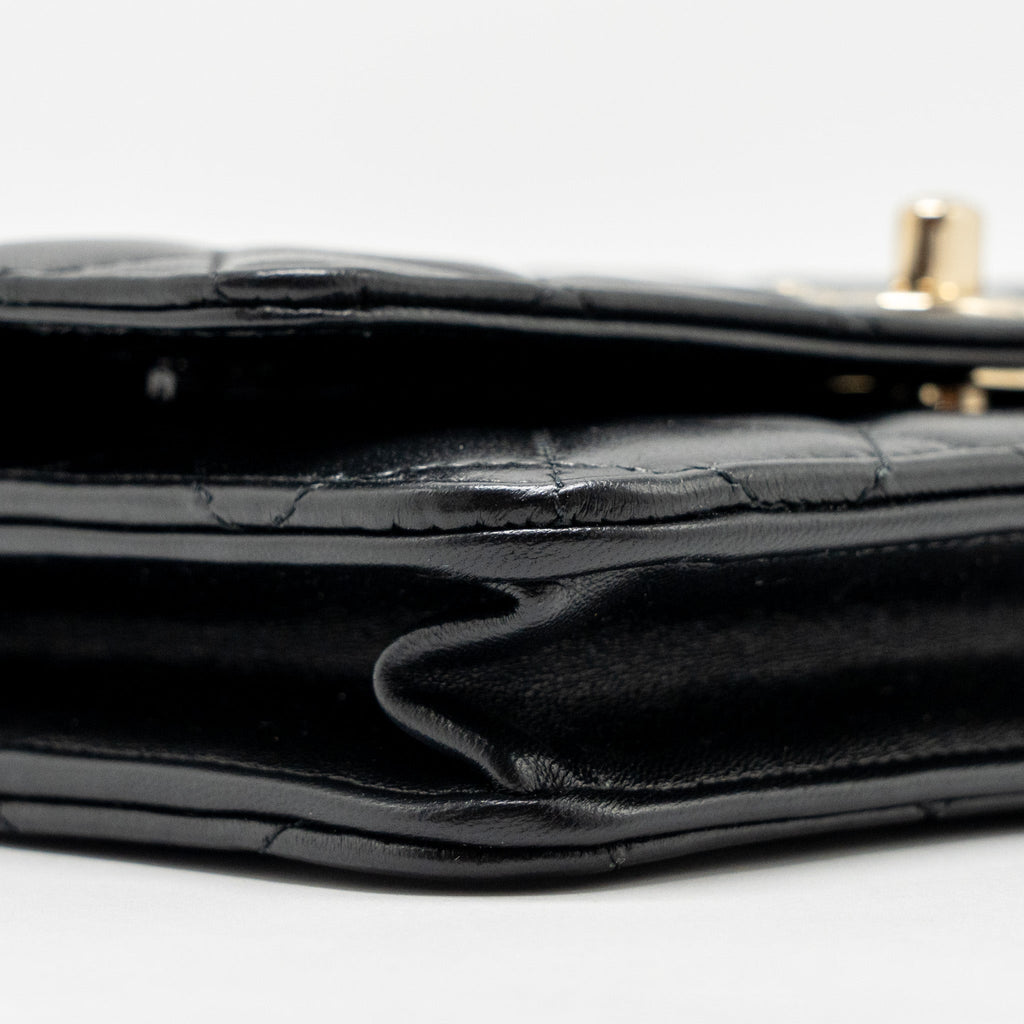 chanel-trendy-cc-wallet-on-chain-lambskin-black-lghw-microchip-1