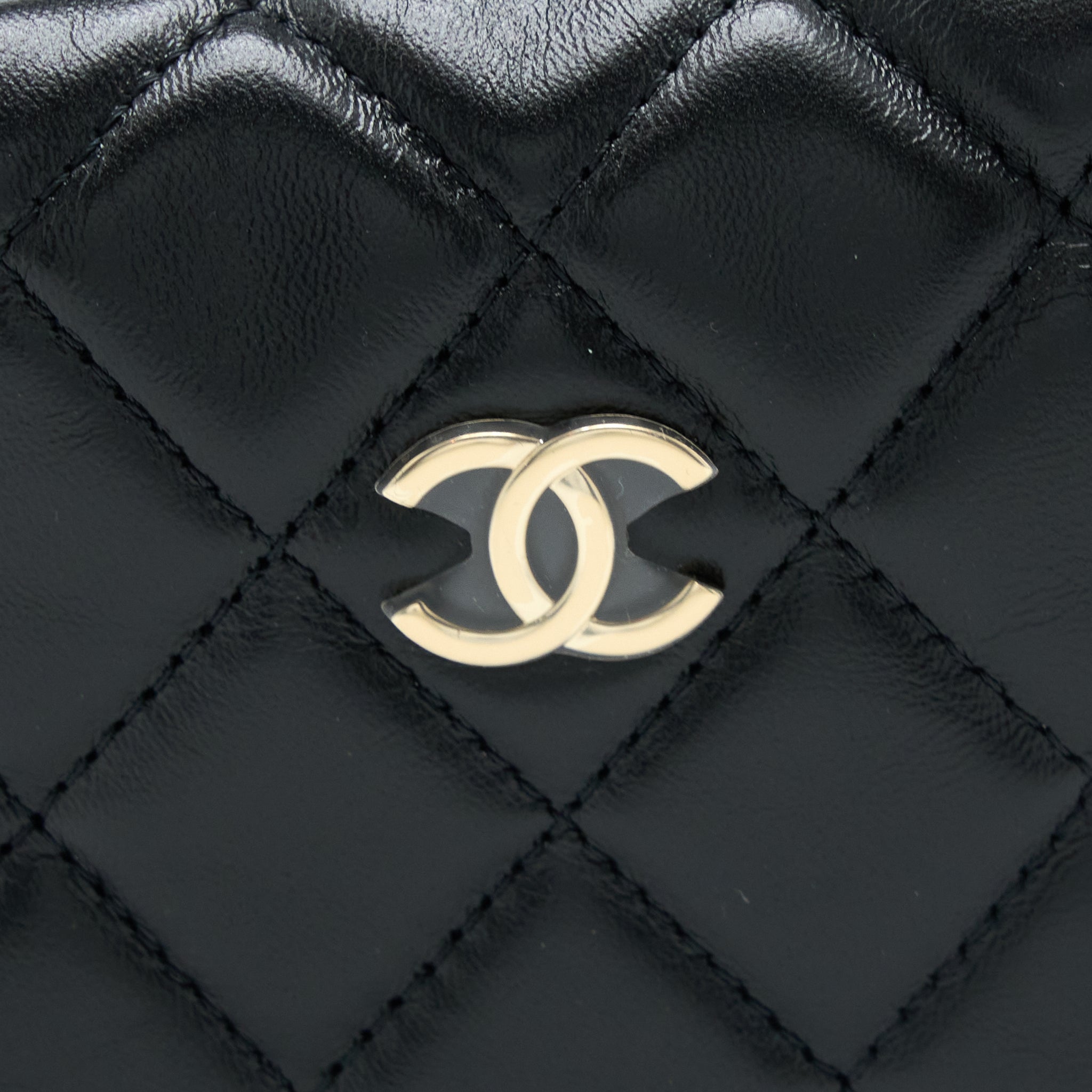 chanel-23c-round-clutch-lambskin-black-lghw-microchip