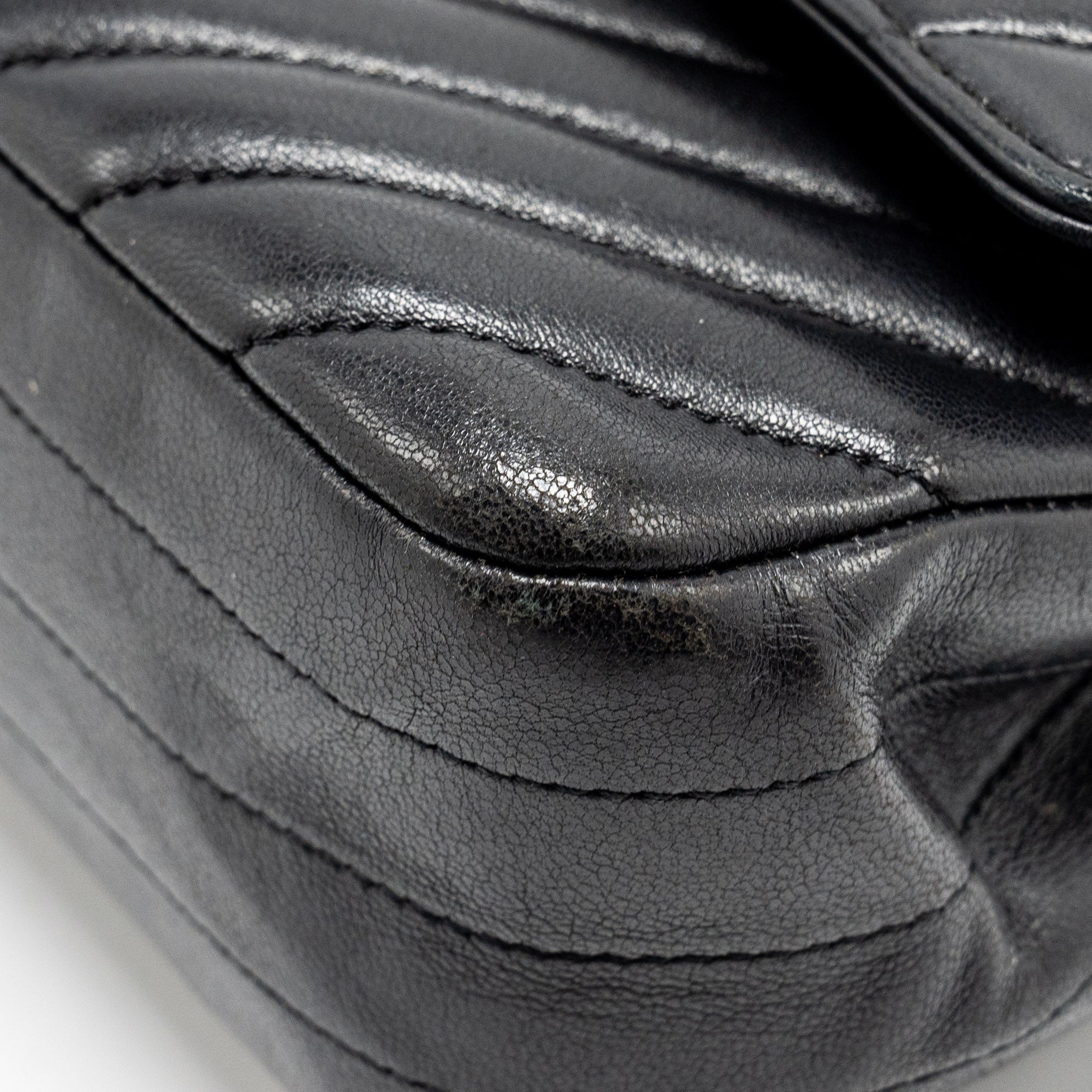 chanel-medium-classic-double-flap-bag-chevron-lambskin-black-lghw-copy-1