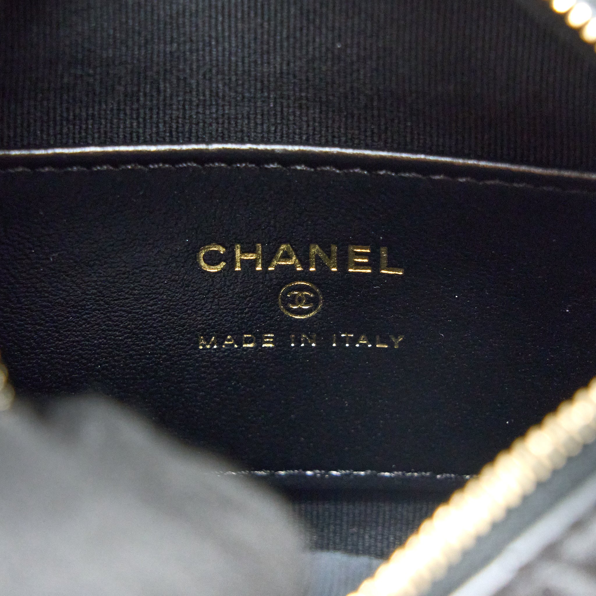 chanel-23c-round-clutch-lambskin-black-lghw-microchip