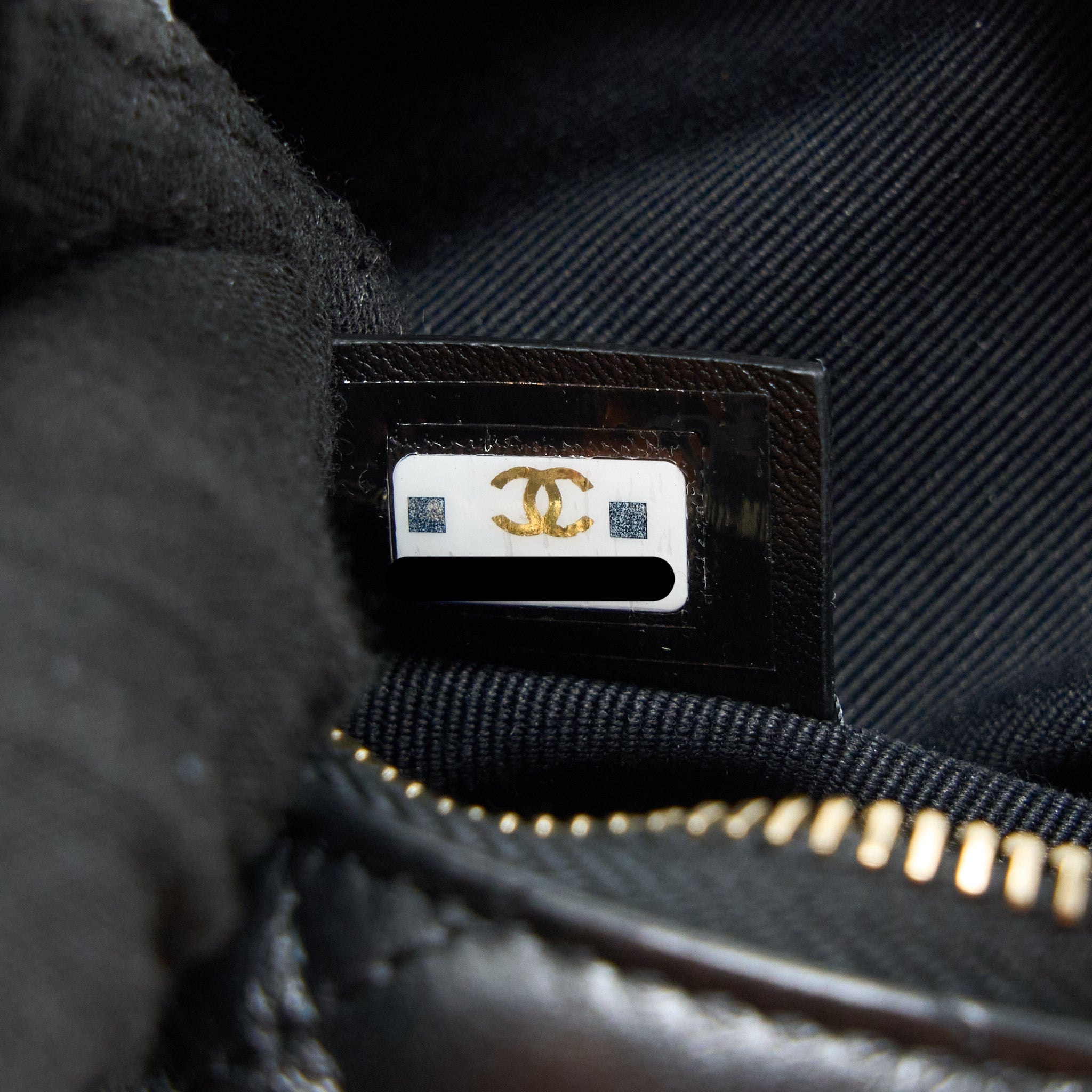chanel-23c-round-clutch-lambskin-black-lghw-microchip