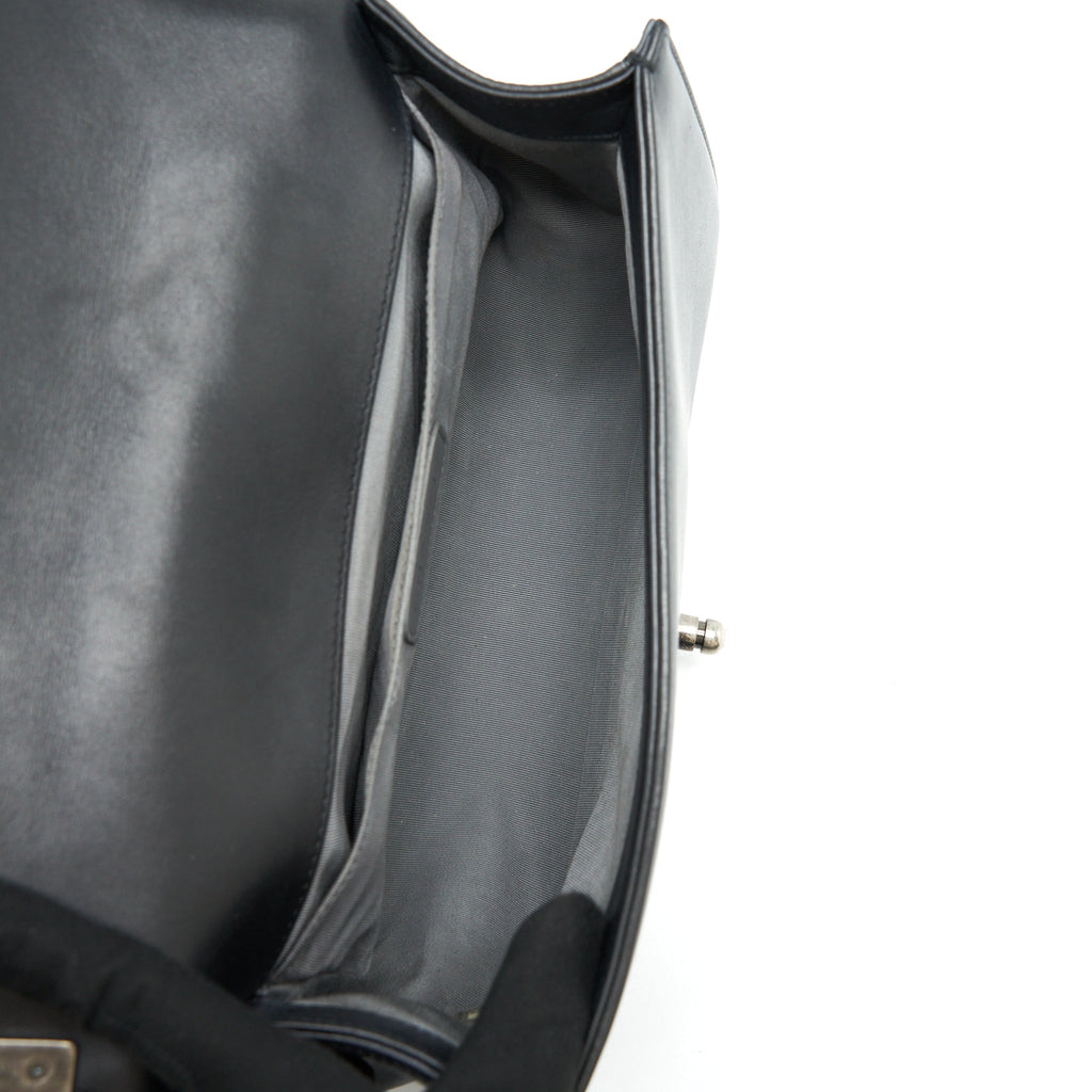 chanel-medium-boy-bag-calfskin-black-ruthenium-black-hardware