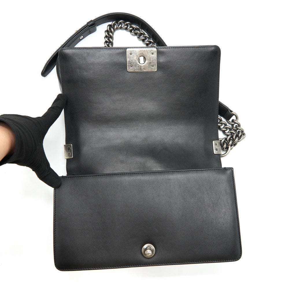 chanel-medium-boy-bag-calfskin-black-ruthenium-black-hardware
