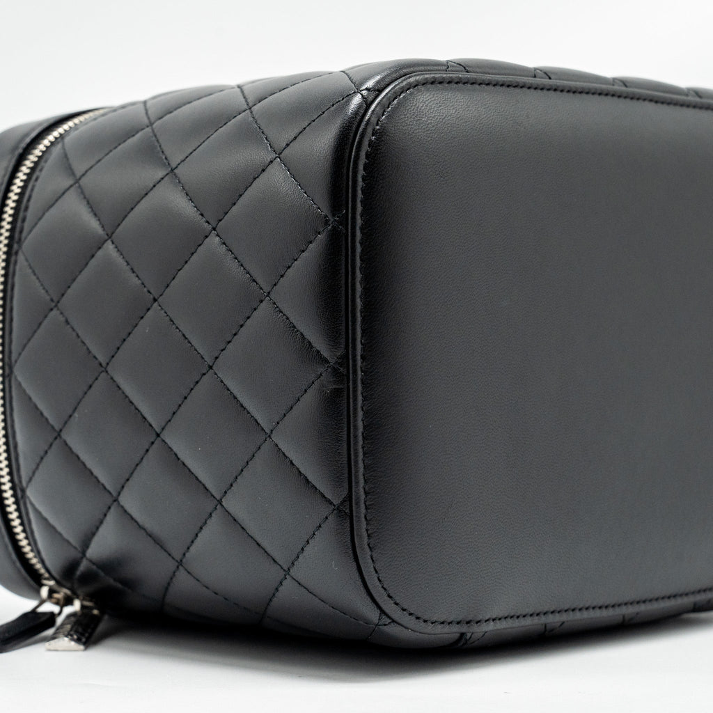 chanel-quilted-vanity-case-lambskin-black-shw