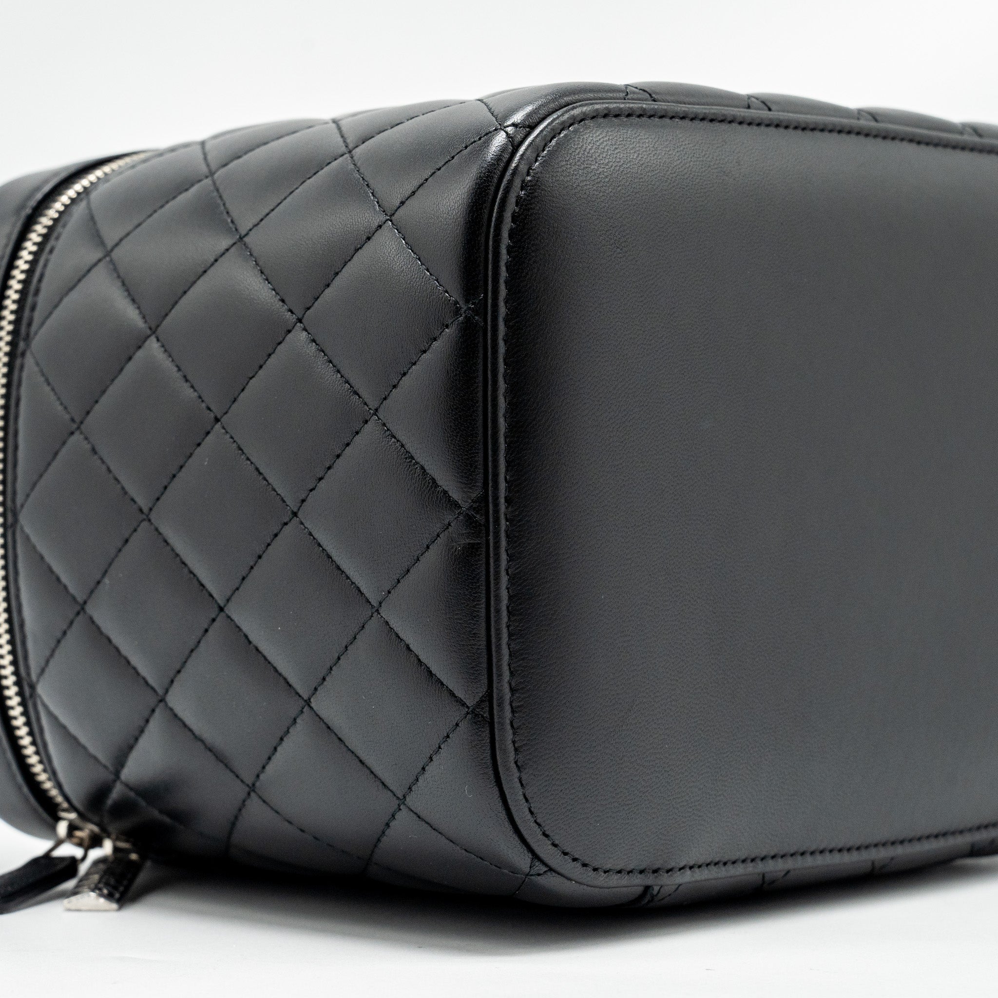 chanel-quilted-vanity-case-lambskin-black-shw