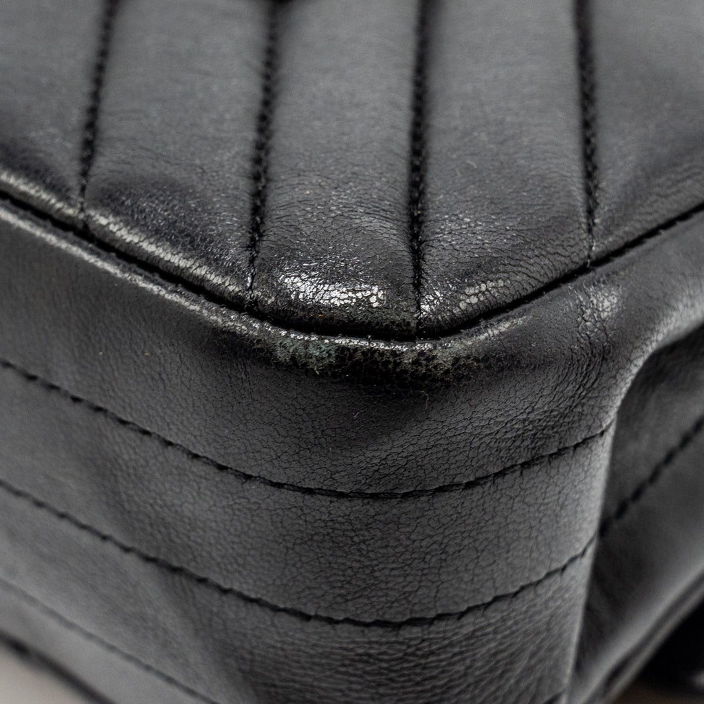 chanel-medium-classic-double-flap-bag-chevron-lambskin-black-lghw-copy-1