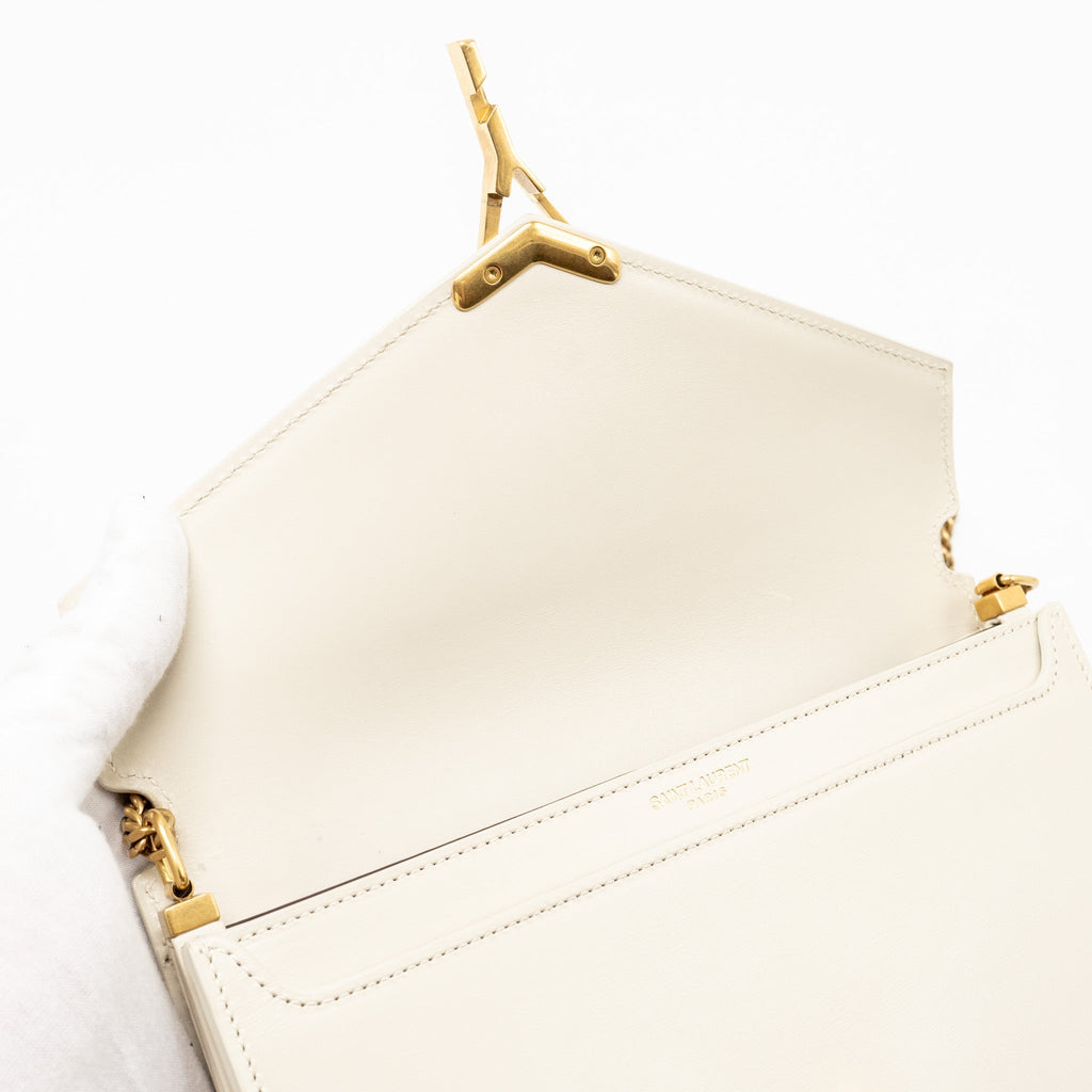 saint-laurent-ysl-cassandra-chain-wallet-calfskin-white-ghw