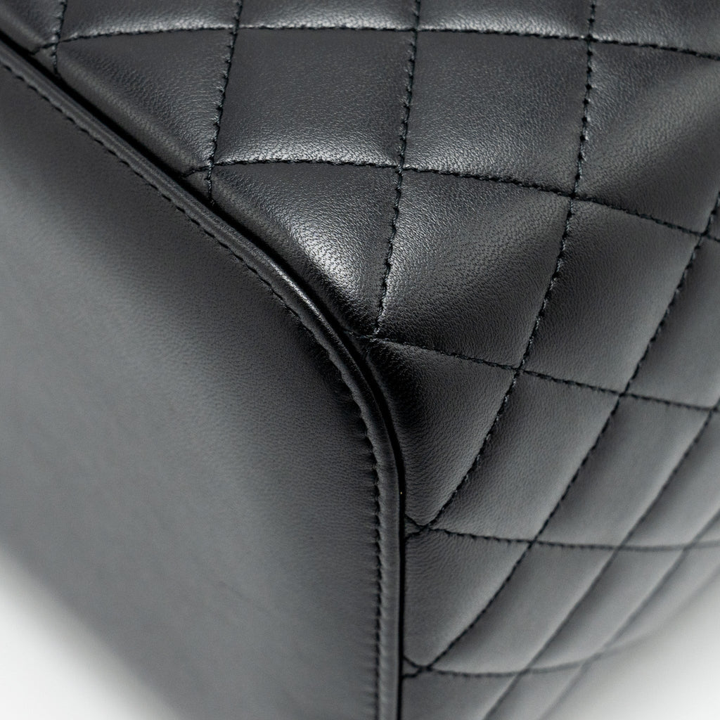chanel-quilted-vanity-case-lambskin-black-shw