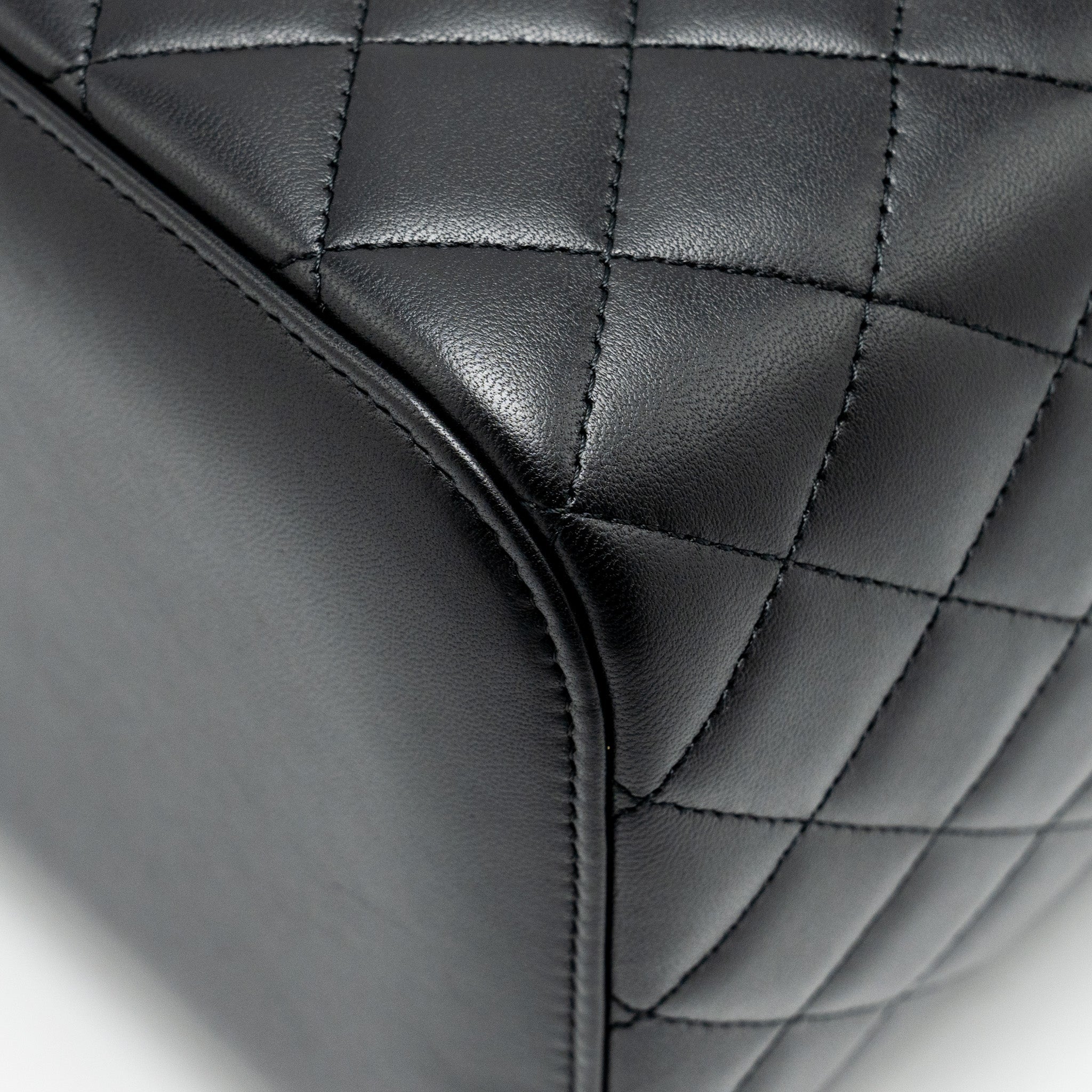 chanel-quilted-vanity-case-lambskin-black-shw