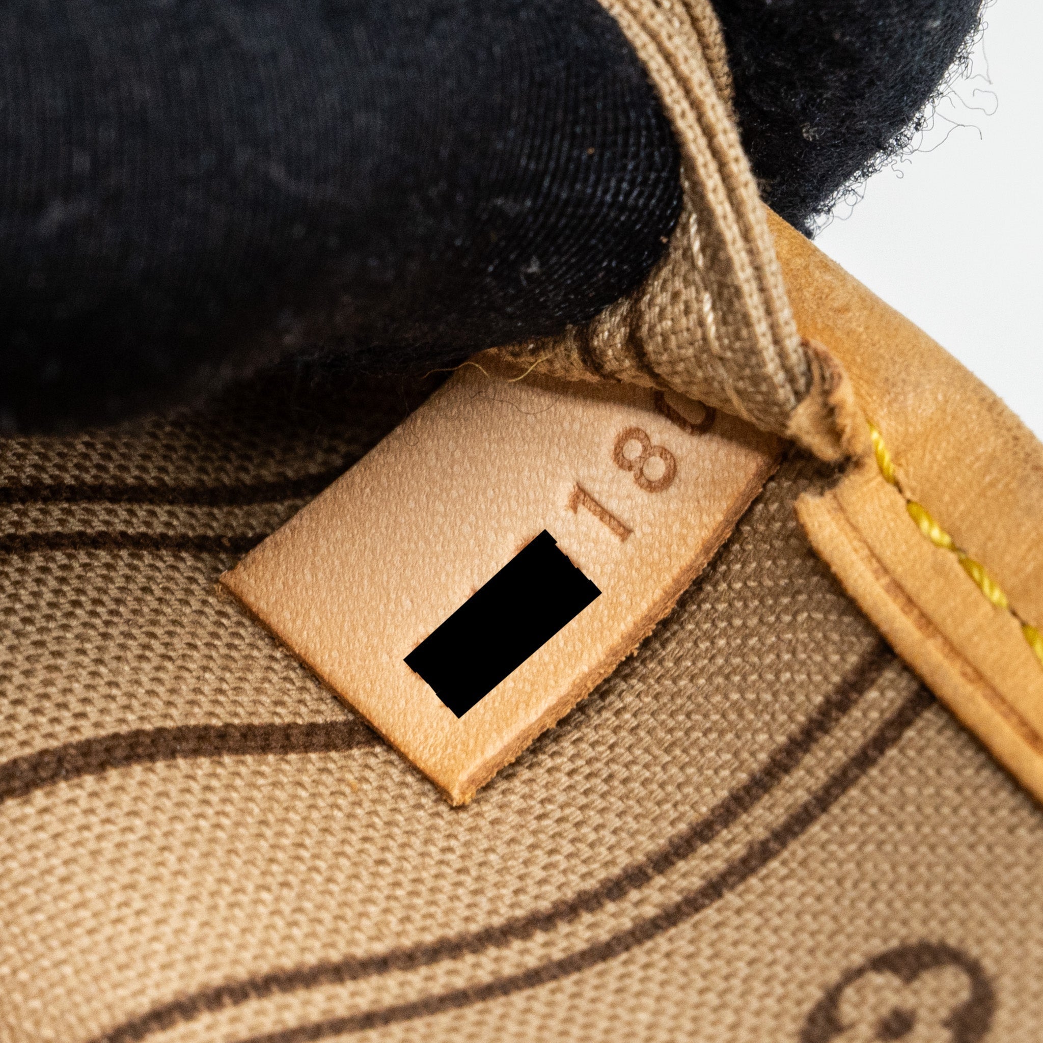 louis-vuttion-neverfull-mm-monogram-canvas-ghw