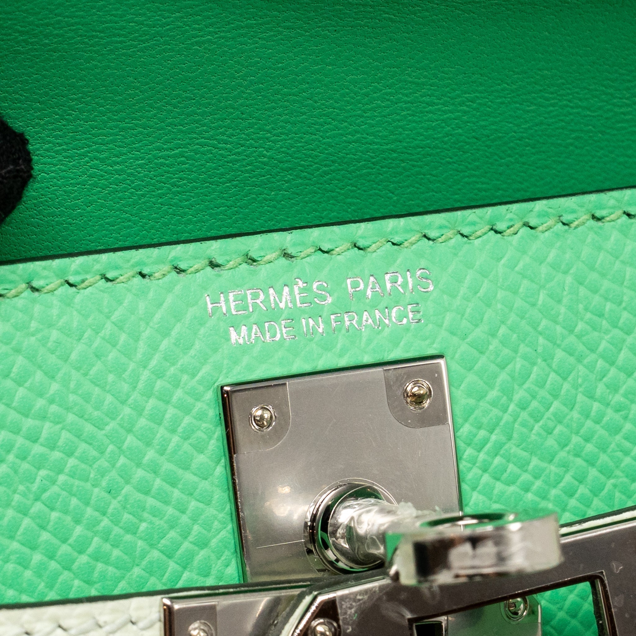 hermes-mini-kelly-ii-epsom-vert-comics-vert-fizz-gris-pale-shw-stamp-b