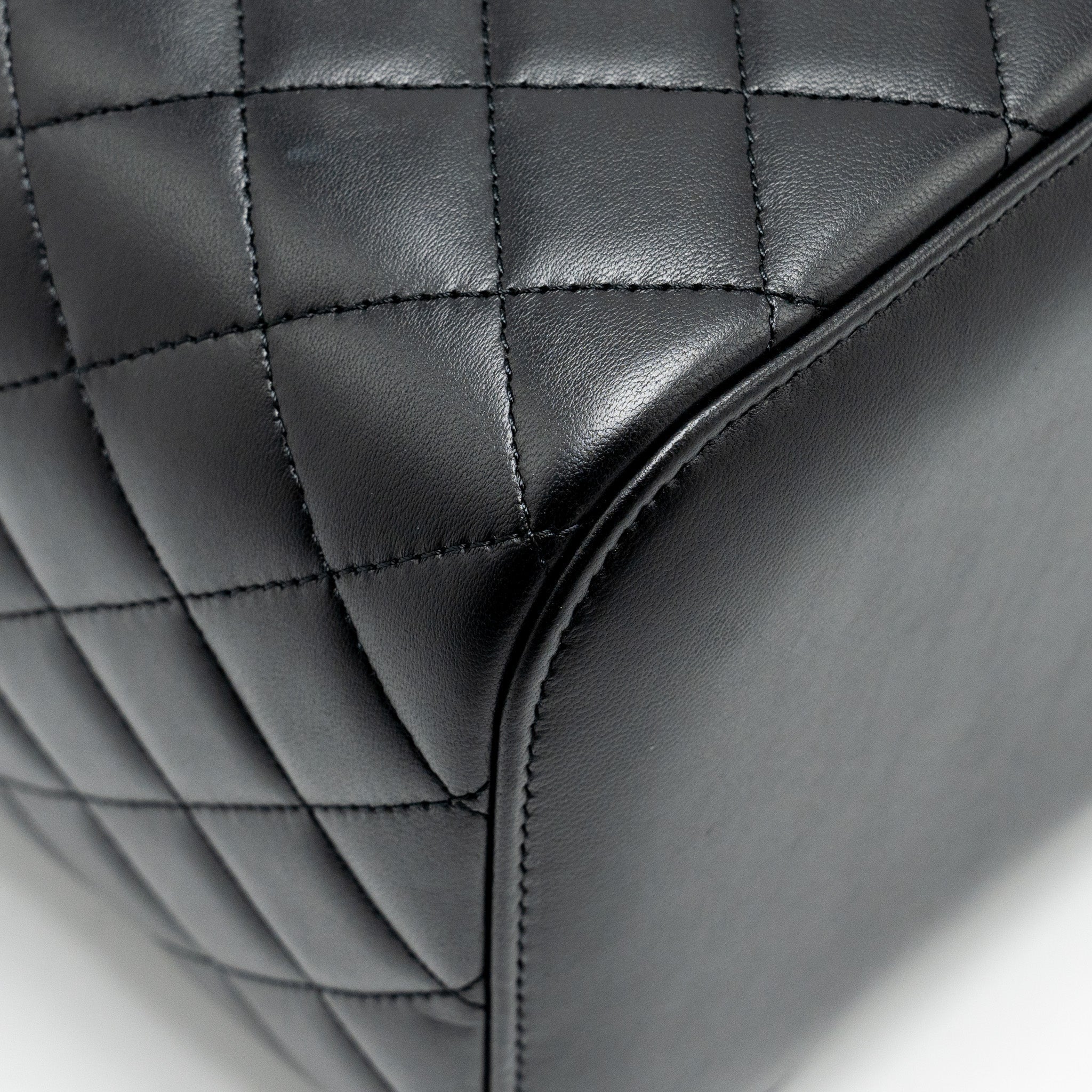 chanel-quilted-vanity-case-lambskin-black-shw