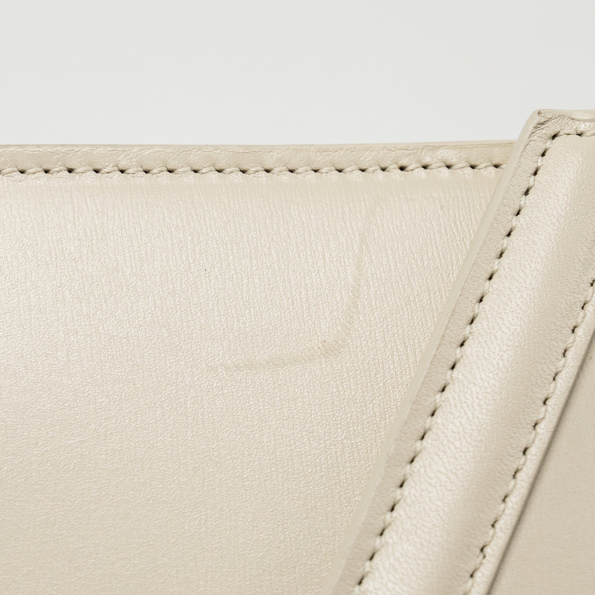saint-laurent-ysl-cassandra-chain-wallet-calfskin-white-ghw