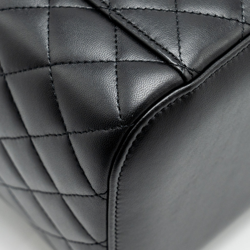 chanel-quilted-vanity-case-lambskin-black-shw