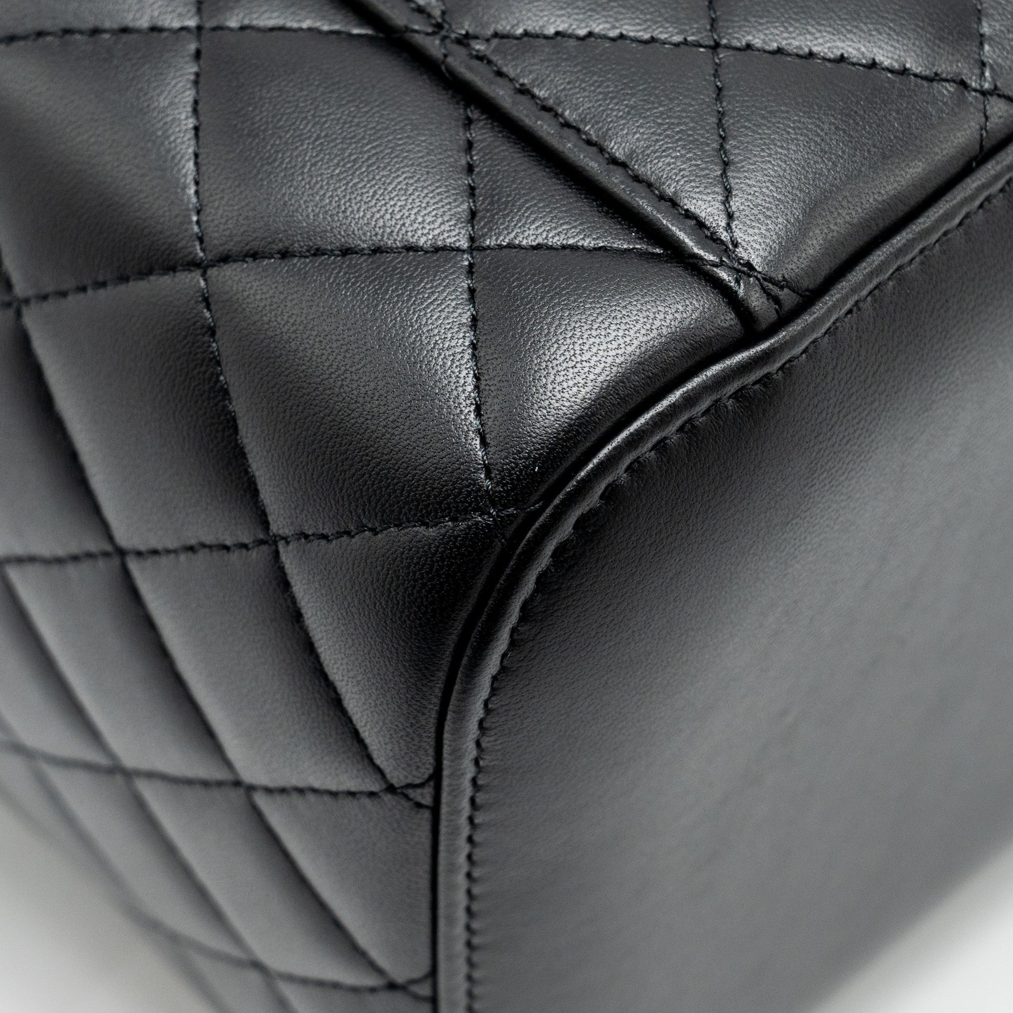chanel-quilted-vanity-case-lambskin-black-shw