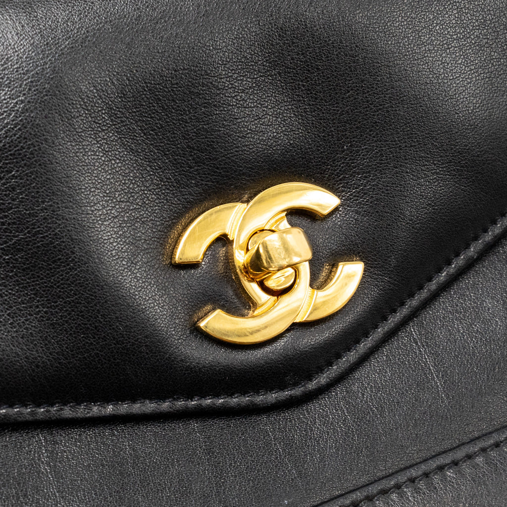 chanel-vintage-cc-logo-flap-belt-bag-smooth-calfskin-black-ghw