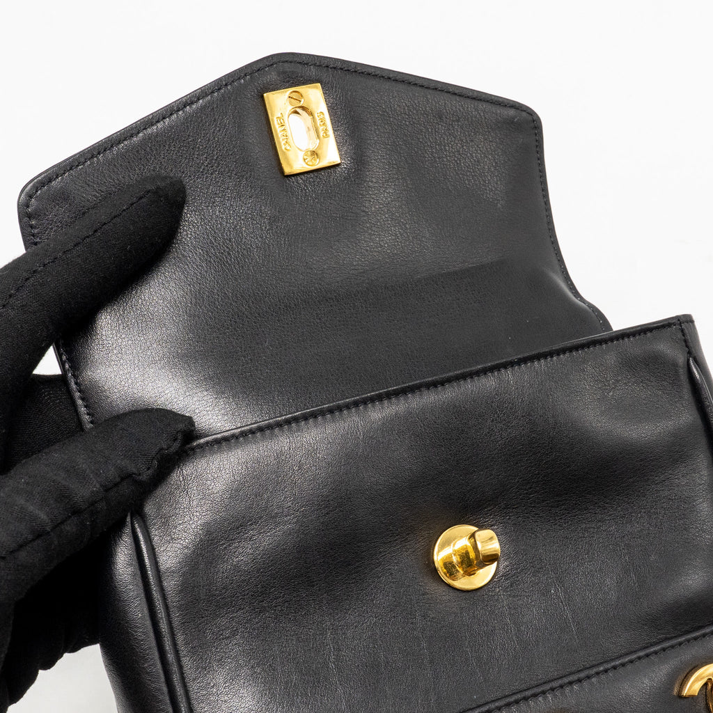 chanel-vintage-cc-logo-flap-belt-bag-smooth-calfskin-black-ghw