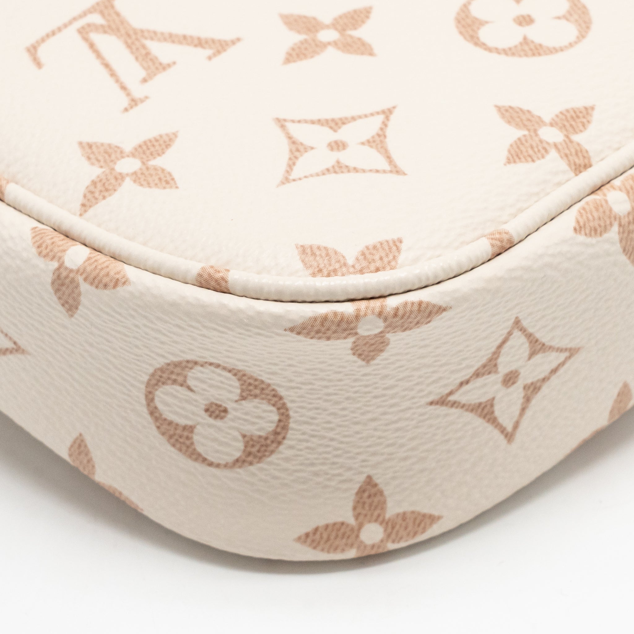 louis-vuitton-ivy-wallet-on-chain-monogram-dune-canvas-beige-cream-ghw