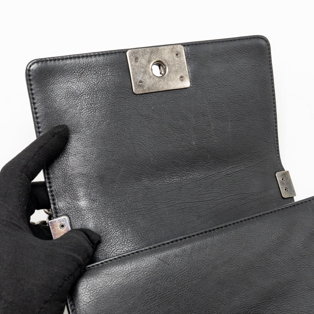 chanel-small-boy-bag-arabesque-calfskin-black-ruthenium-shw