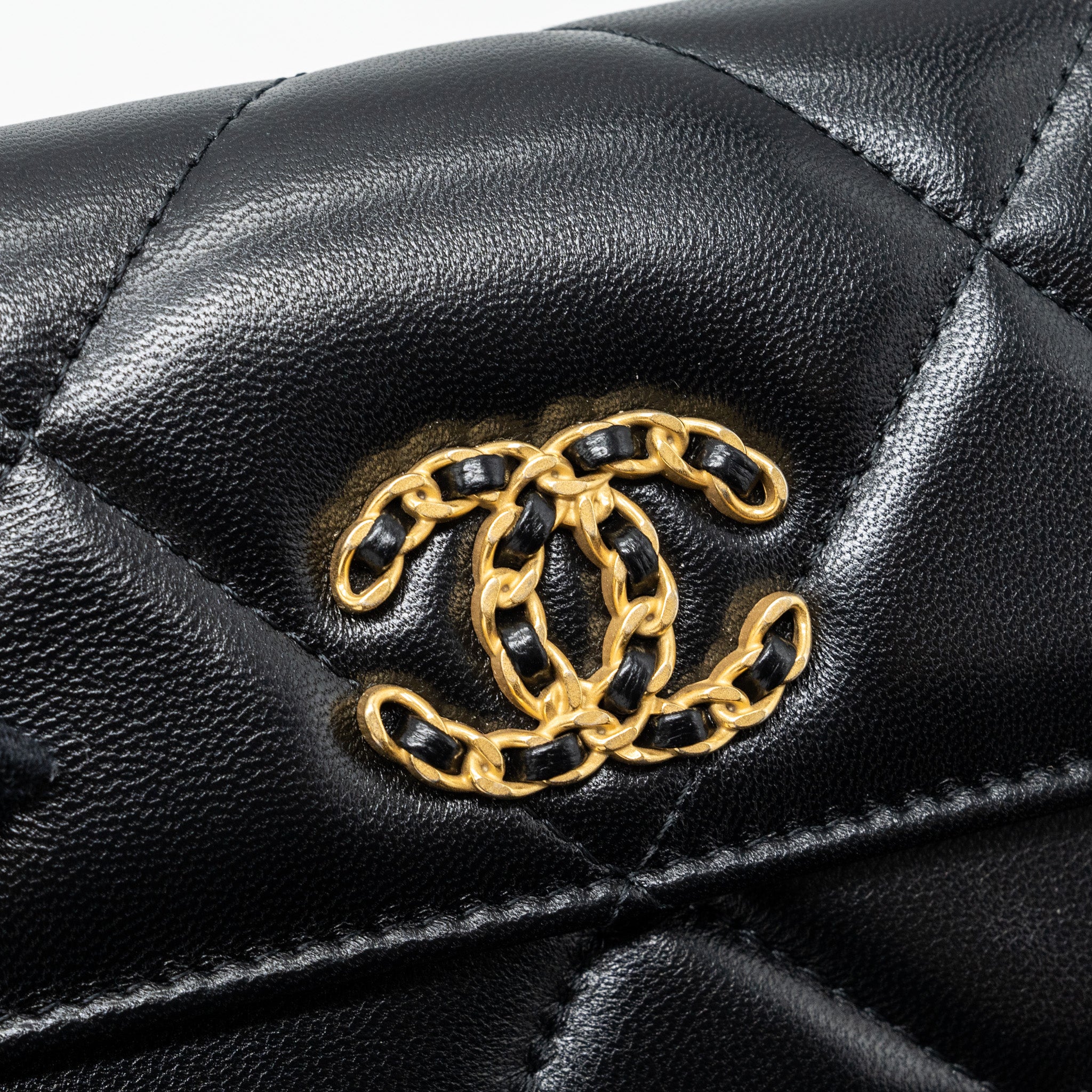 chanel-mini-19-wallet-on-chain-lambskin-black-multicolour-hardware-microchip-copy-1