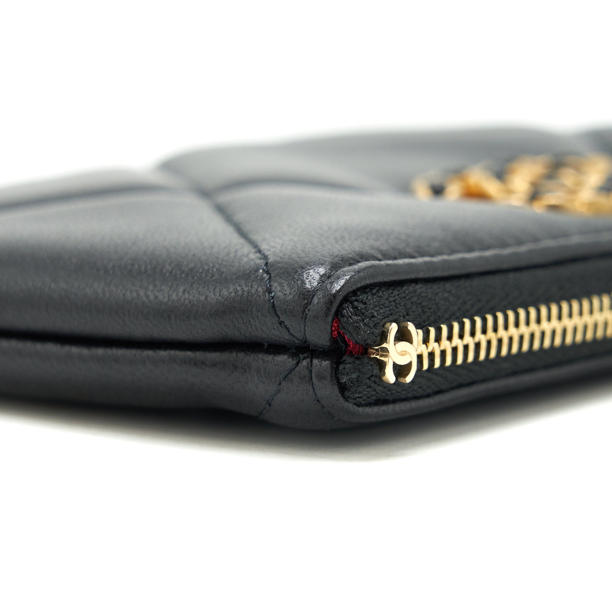 chanel-19-mini-pouch-lambskin-black-ghw