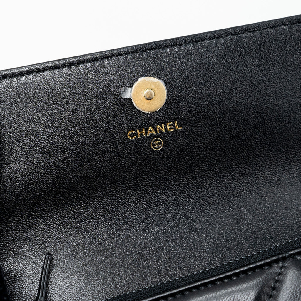 chanel-mini-19-wallet-on-chain-lambskin-black-multicolour-hardware-microchip-copy-1