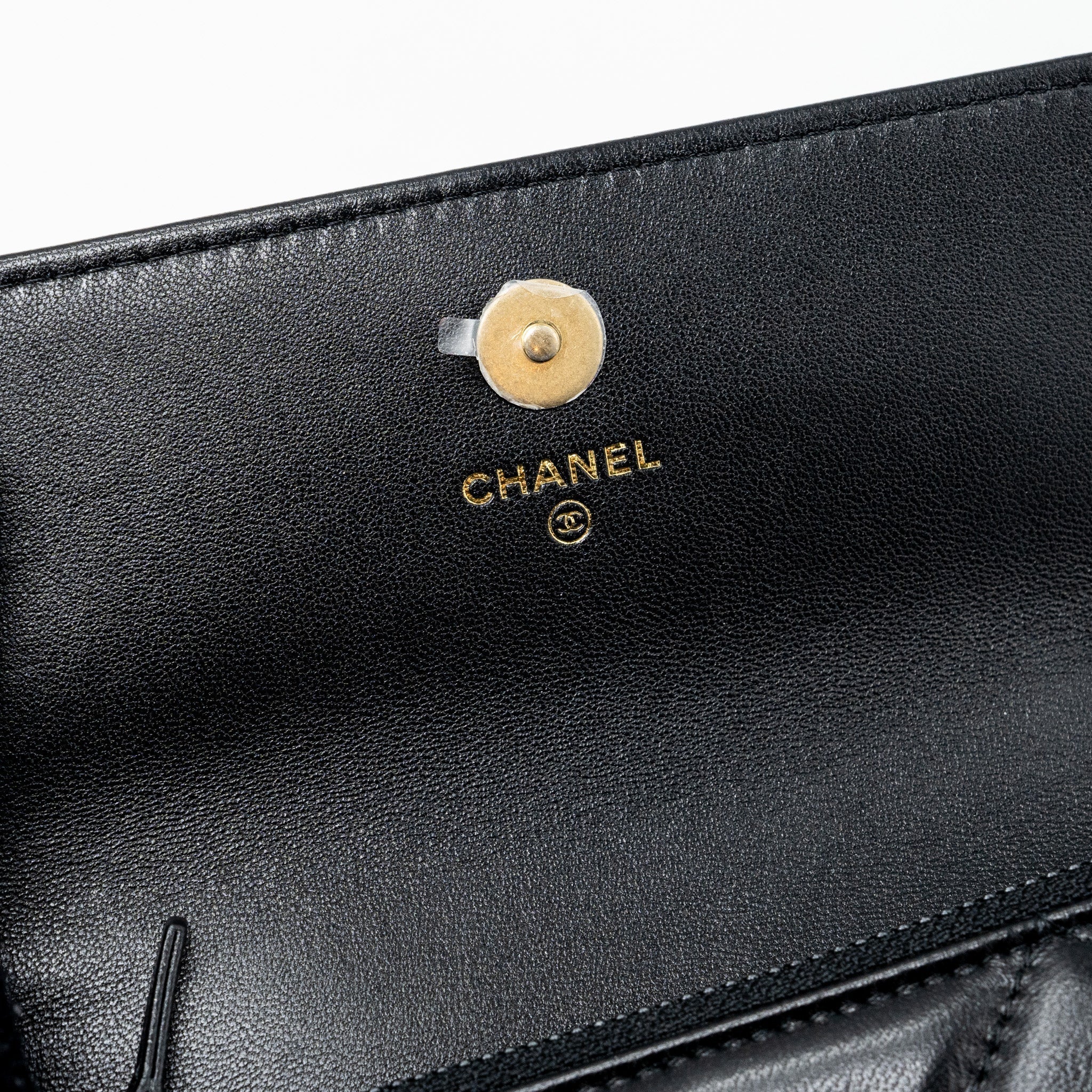 chanel-mini-19-wallet-on-chain-lambskin-black-multicolour-hardware-microchip-copy-1